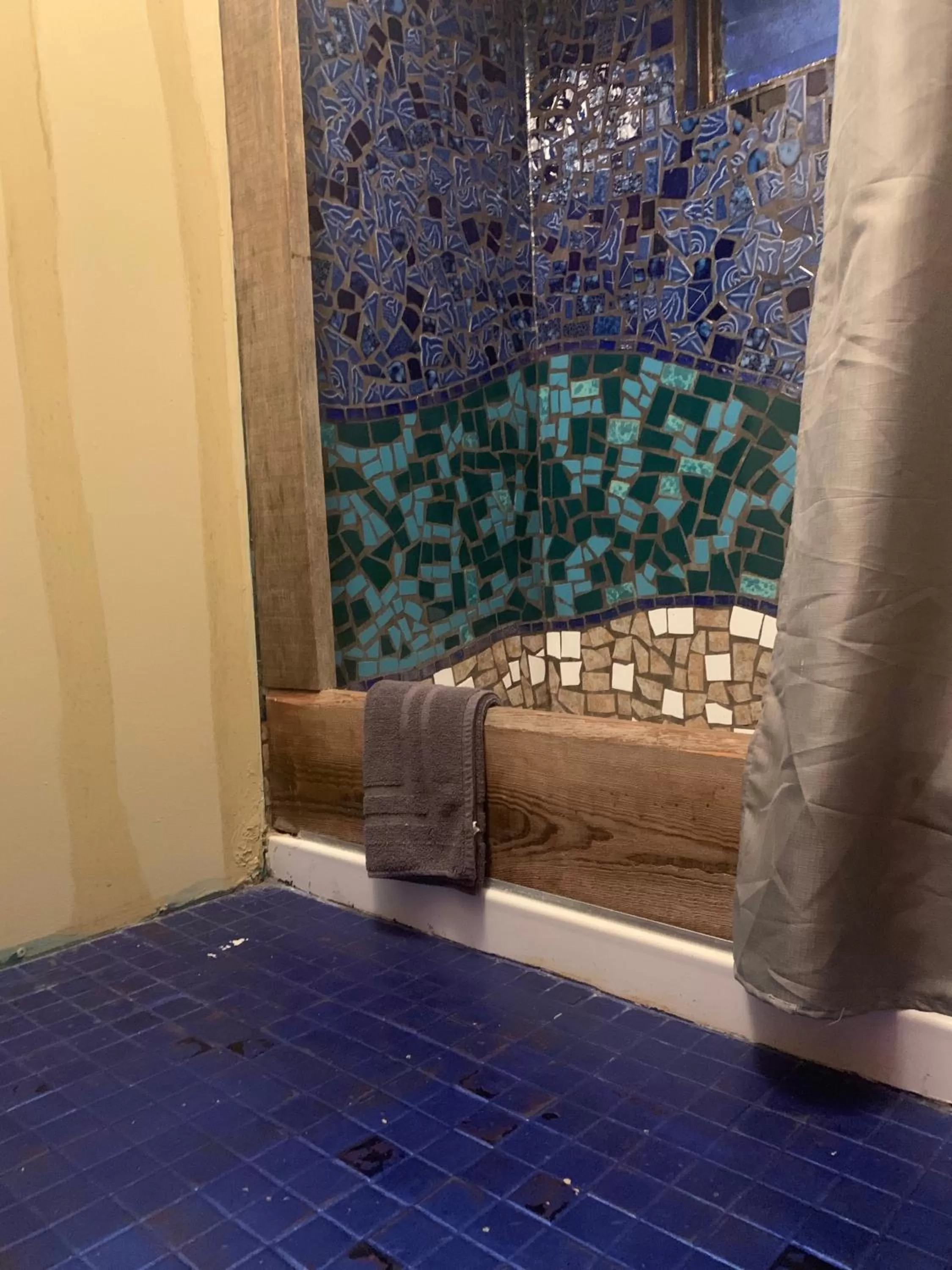 Shower in Nature Coast Inn & Cottages