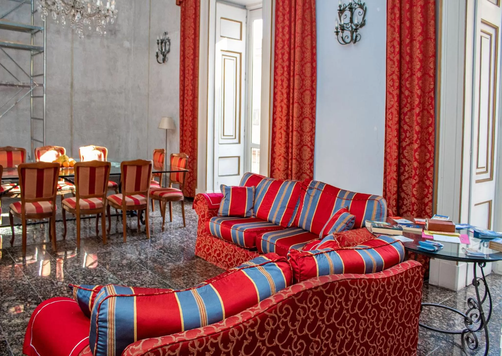 Living room in Le Stanze Del Vicerè Boutique Hotel