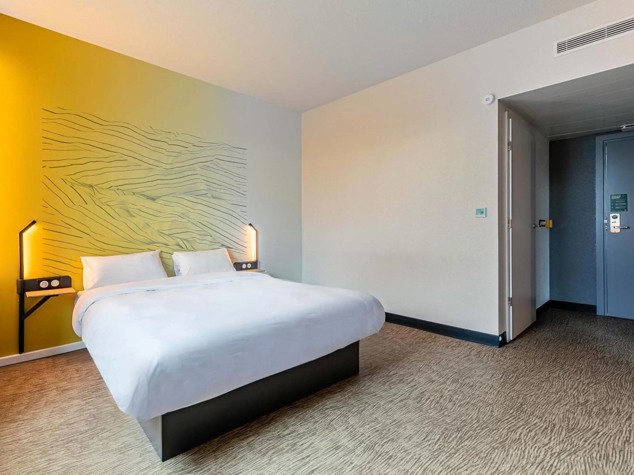 Bedroom, Bed in B&B HOTEL Sélestat Centre-Alsace