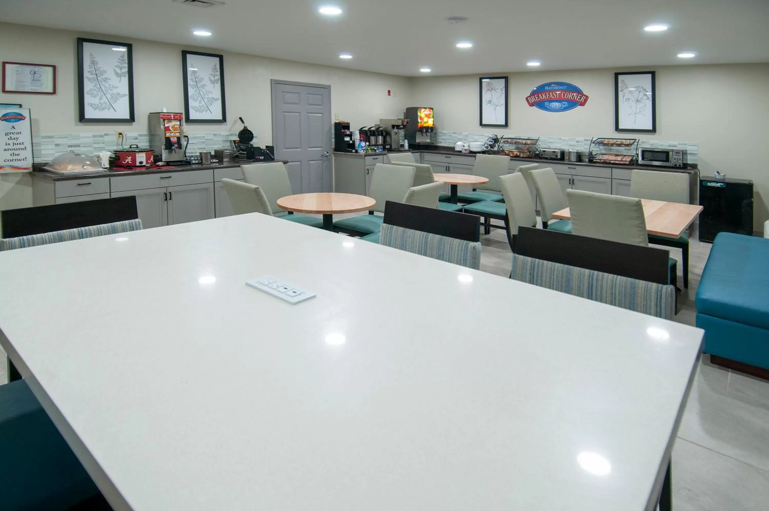 Seating area in Baymont by Wyndham Tuscaloosa