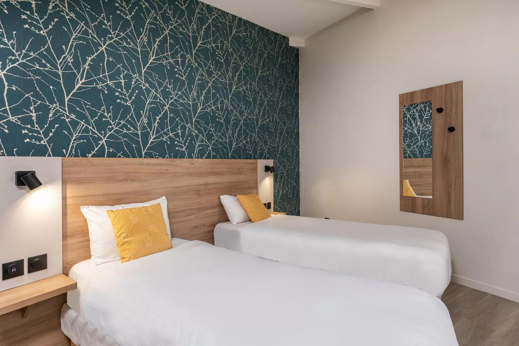 Bed in Charme Hôtel, Montbéliard Sud