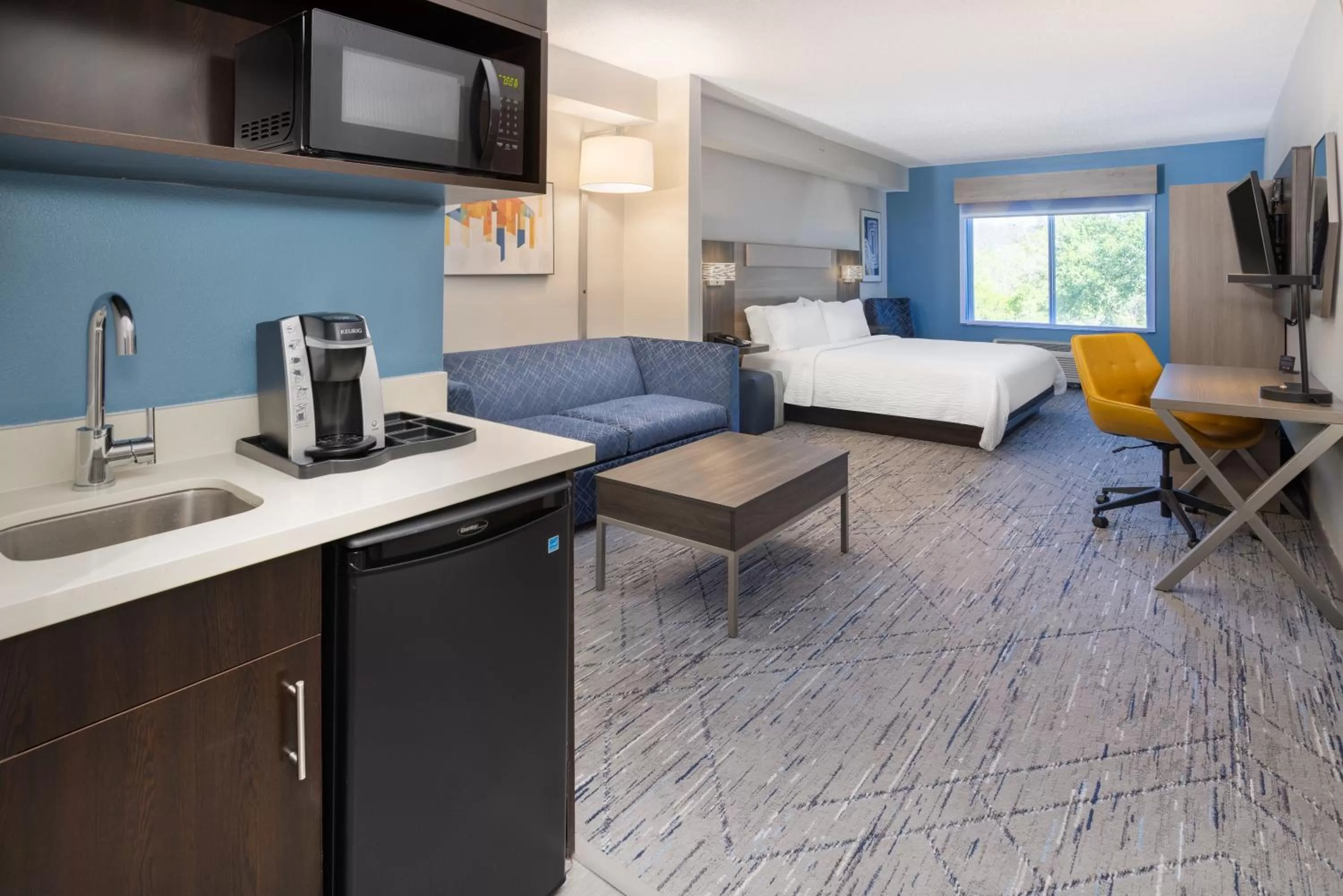 Photo of the whole room, Bed in Holiday Inn Express and Suites Tampa I-75 at Bruce B. Downs by IHG