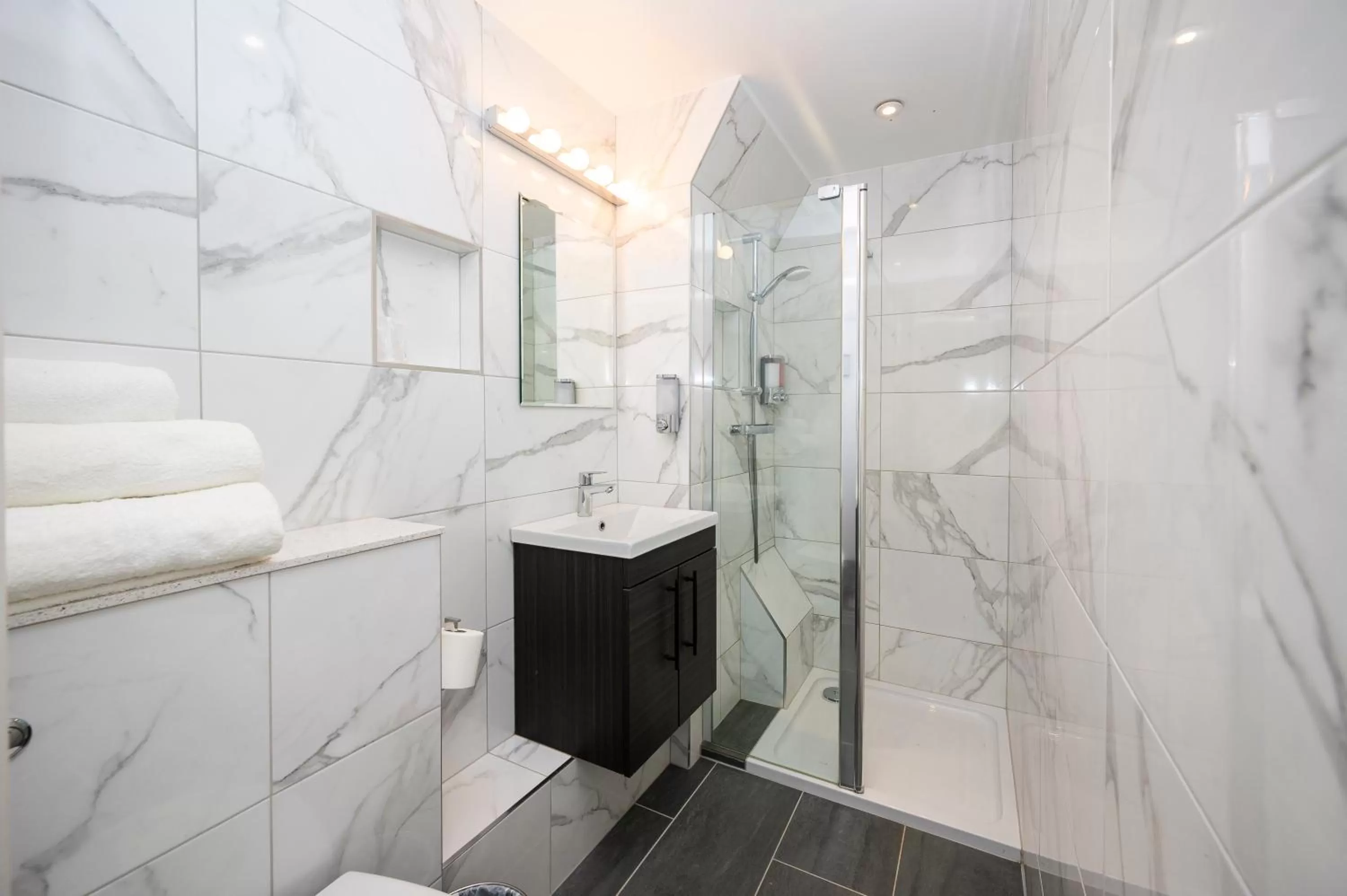 Bathroom in Mentone Hotel