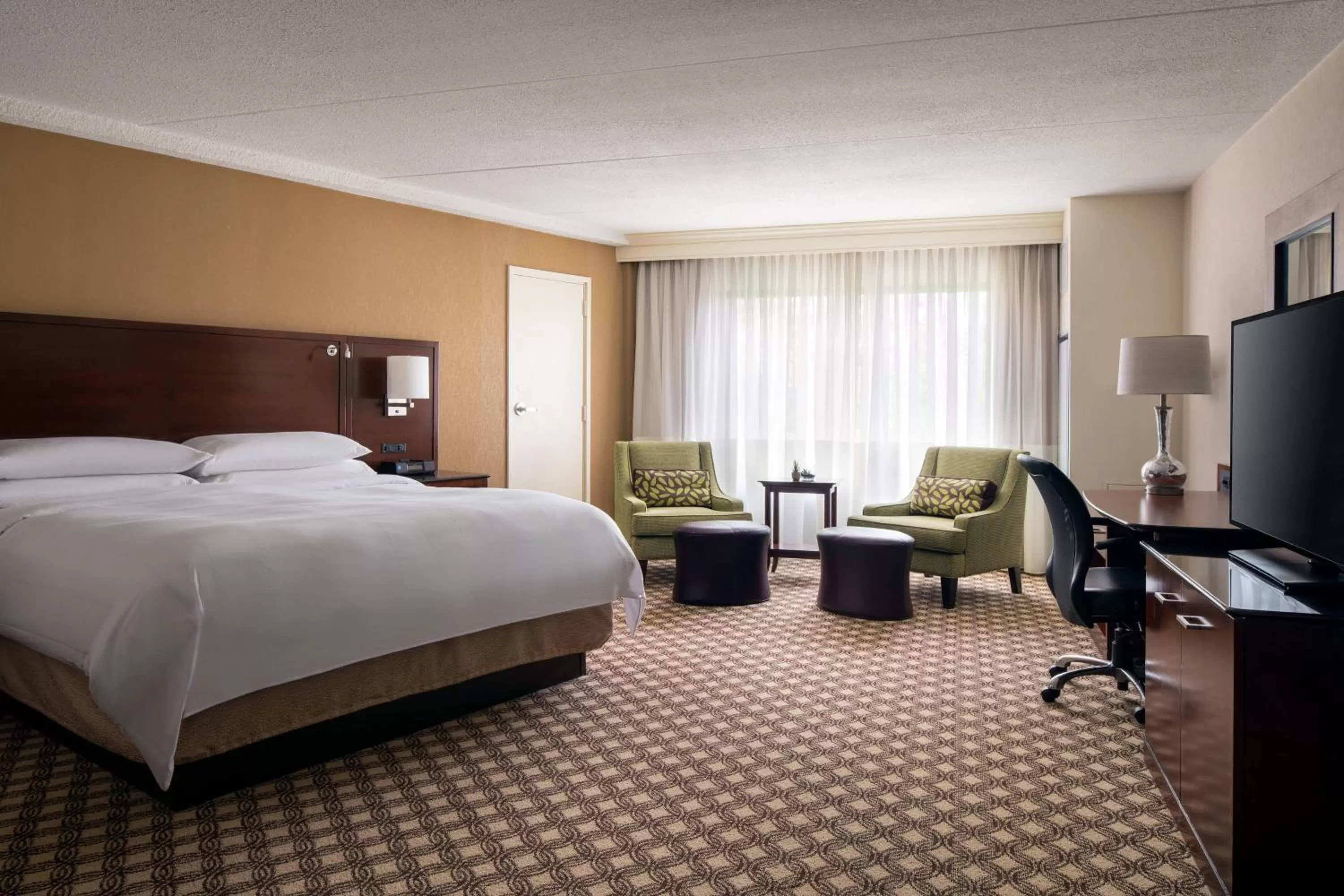 Photo of the whole room, Bed in Chicago Marriott Naperville