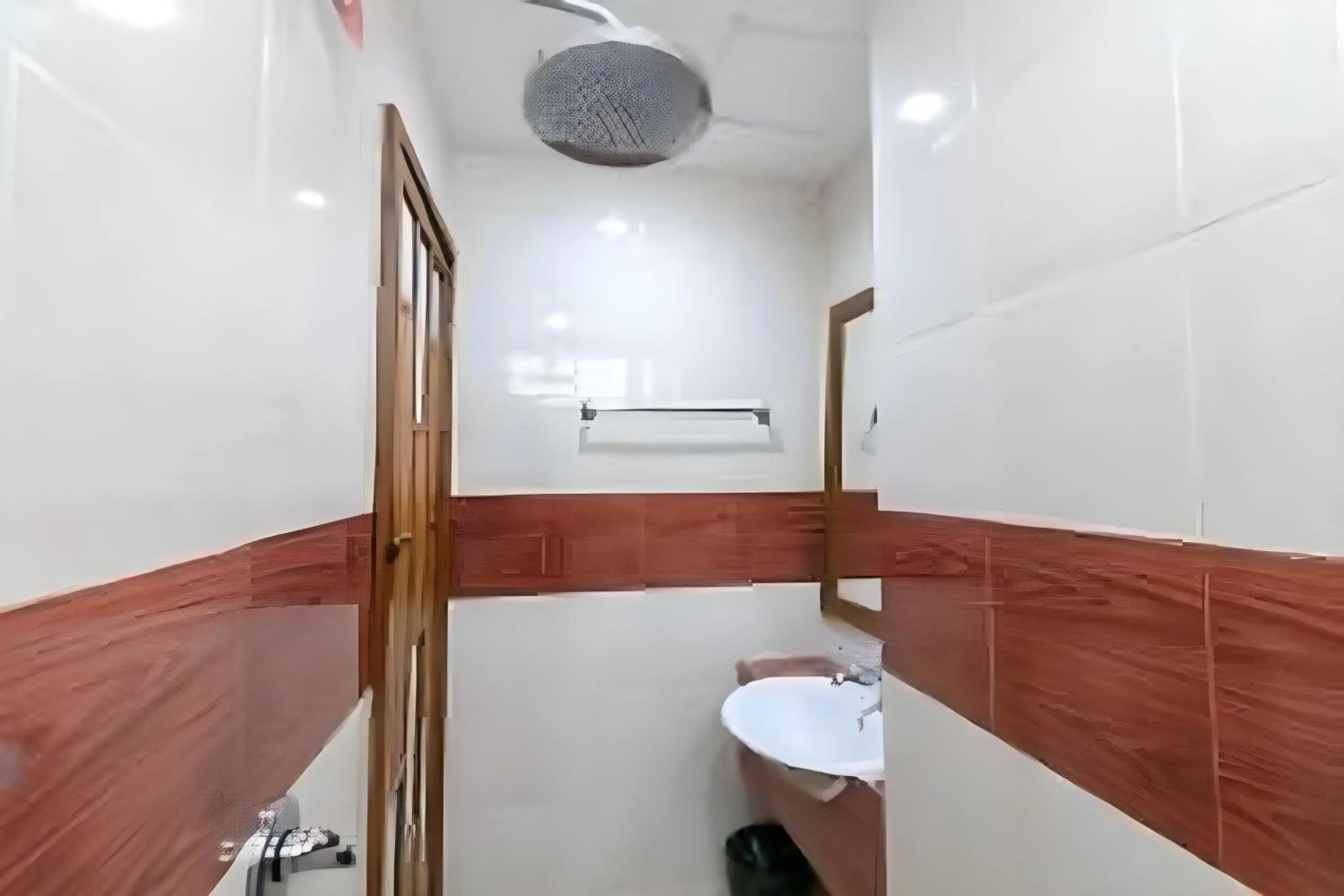 Bathroom in Lotus Hotel Patong