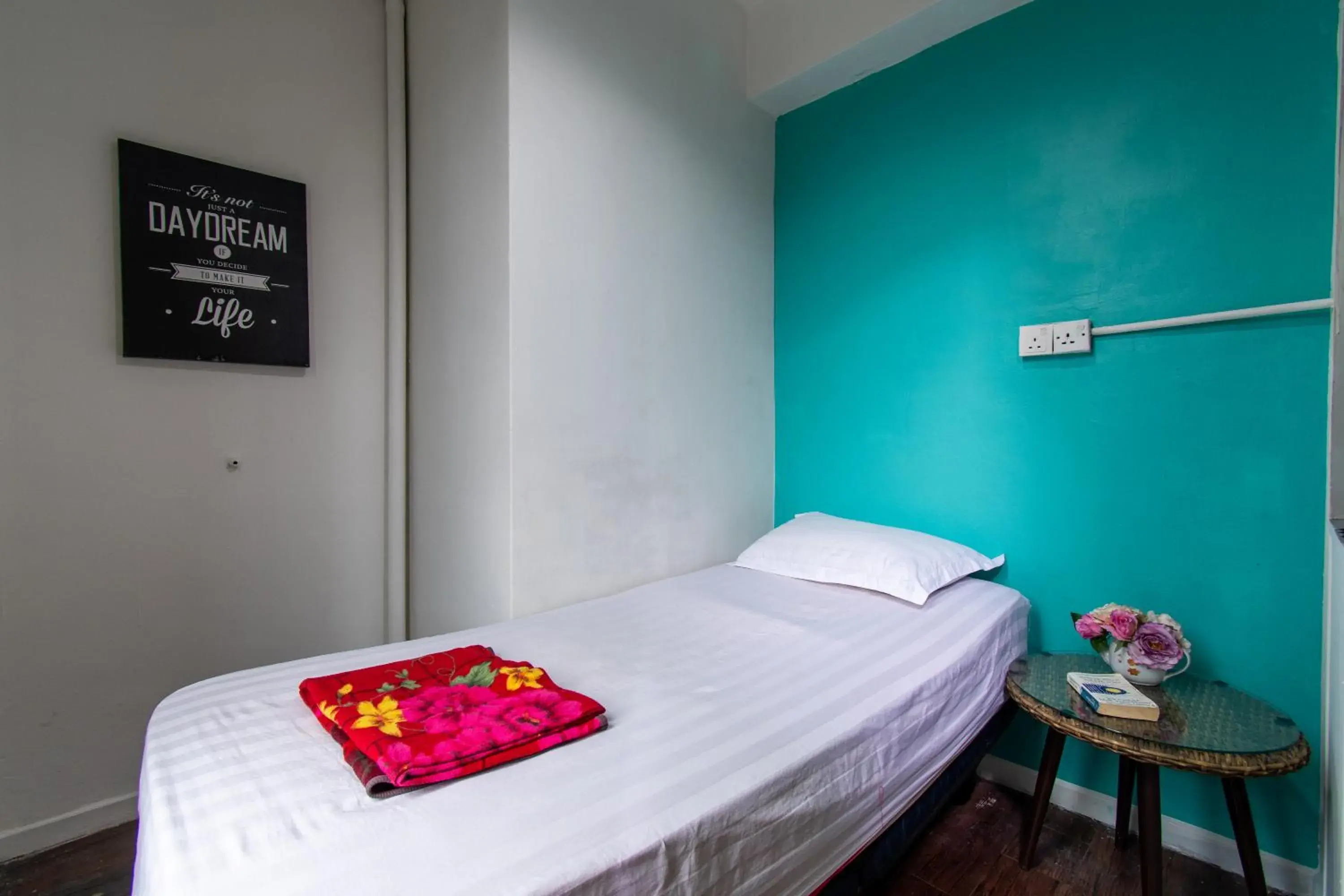 Single Room with Fan (Window) in The Travel Hub Guesthouse Single Room with Fan (Window) in The Travel Hub Guesthouse