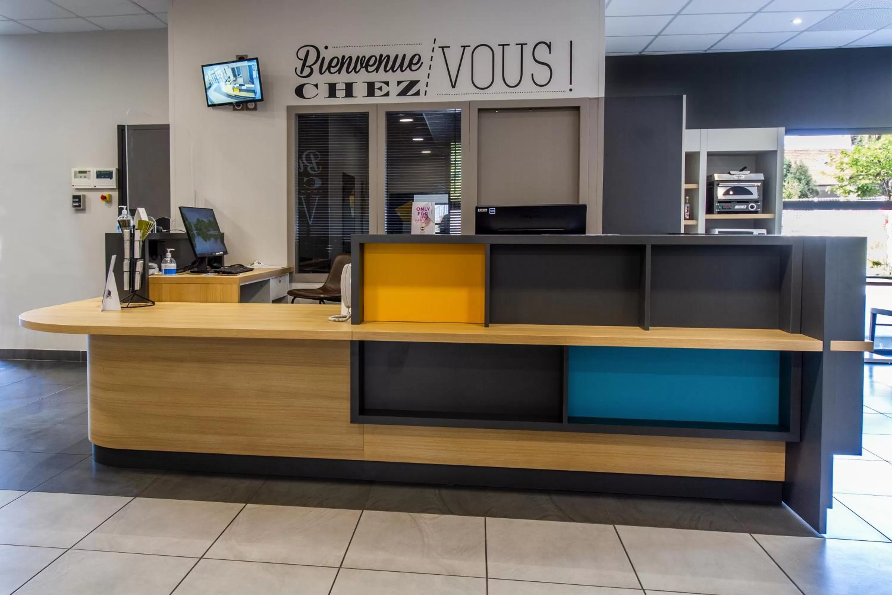 Lobby or reception in B&B HOTEL Perpignan Saleilles