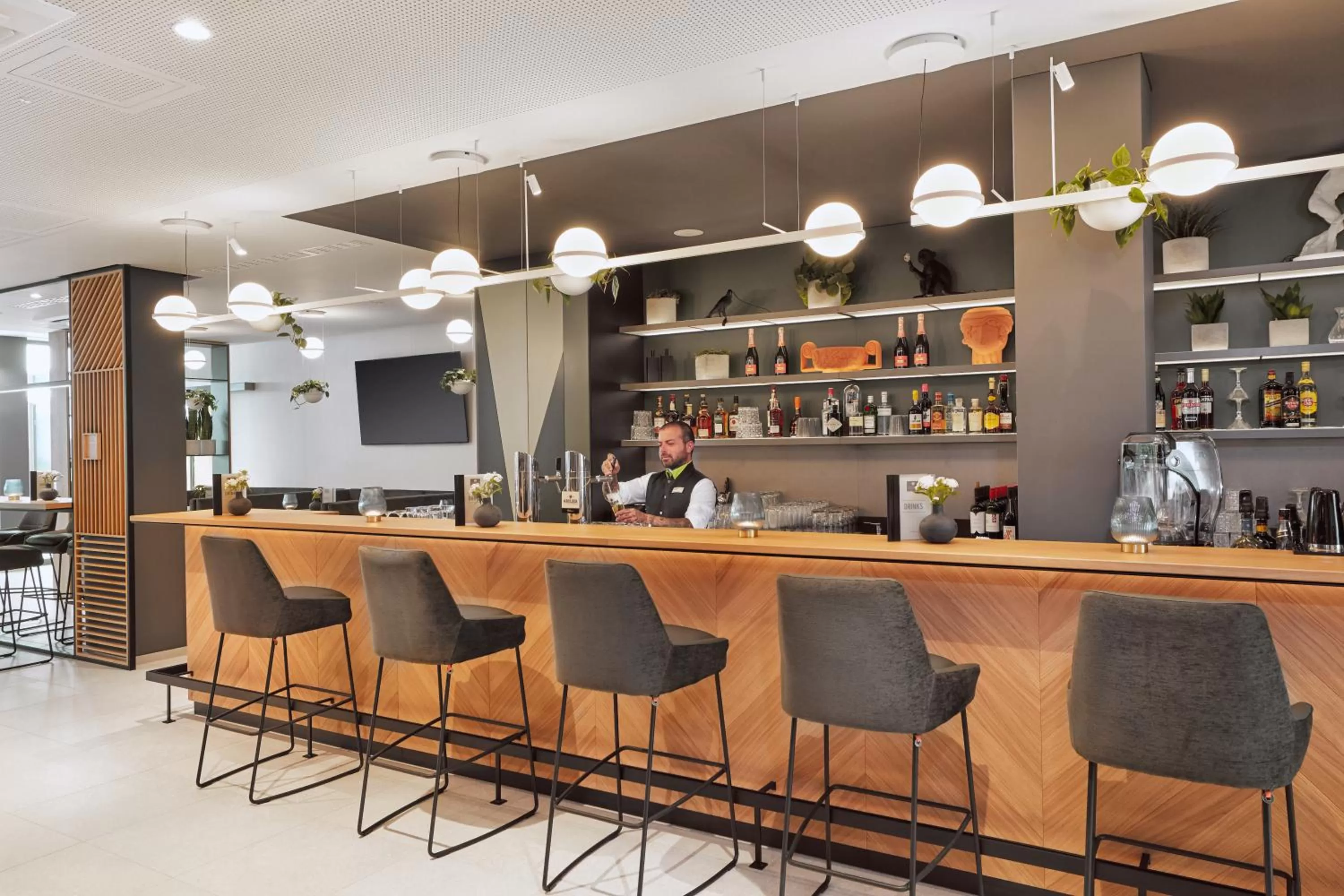 Lounge or bar in H+ Hotel Frankfurt Eschborn