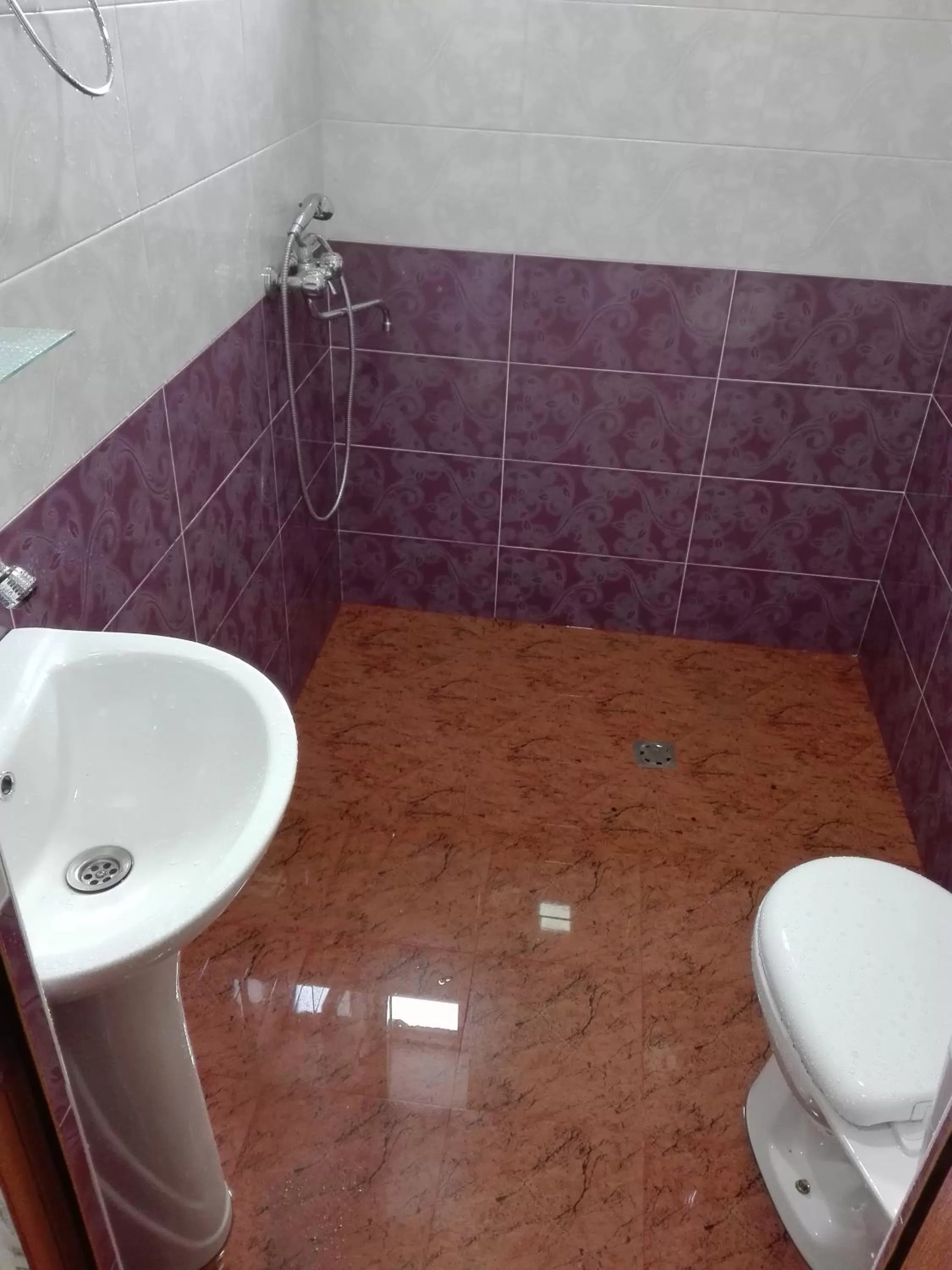 Shower, Bathroom in Karine B&B