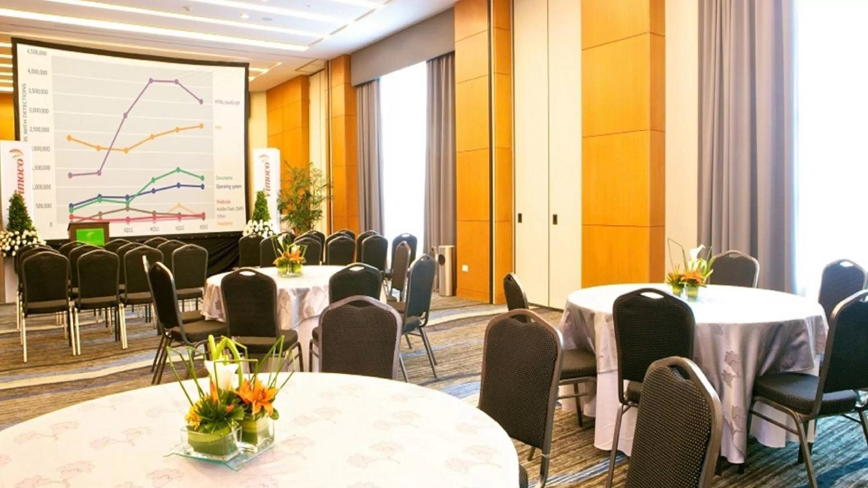 Meeting/conference room in Holiday Inn Guayaquil Airport by IHG