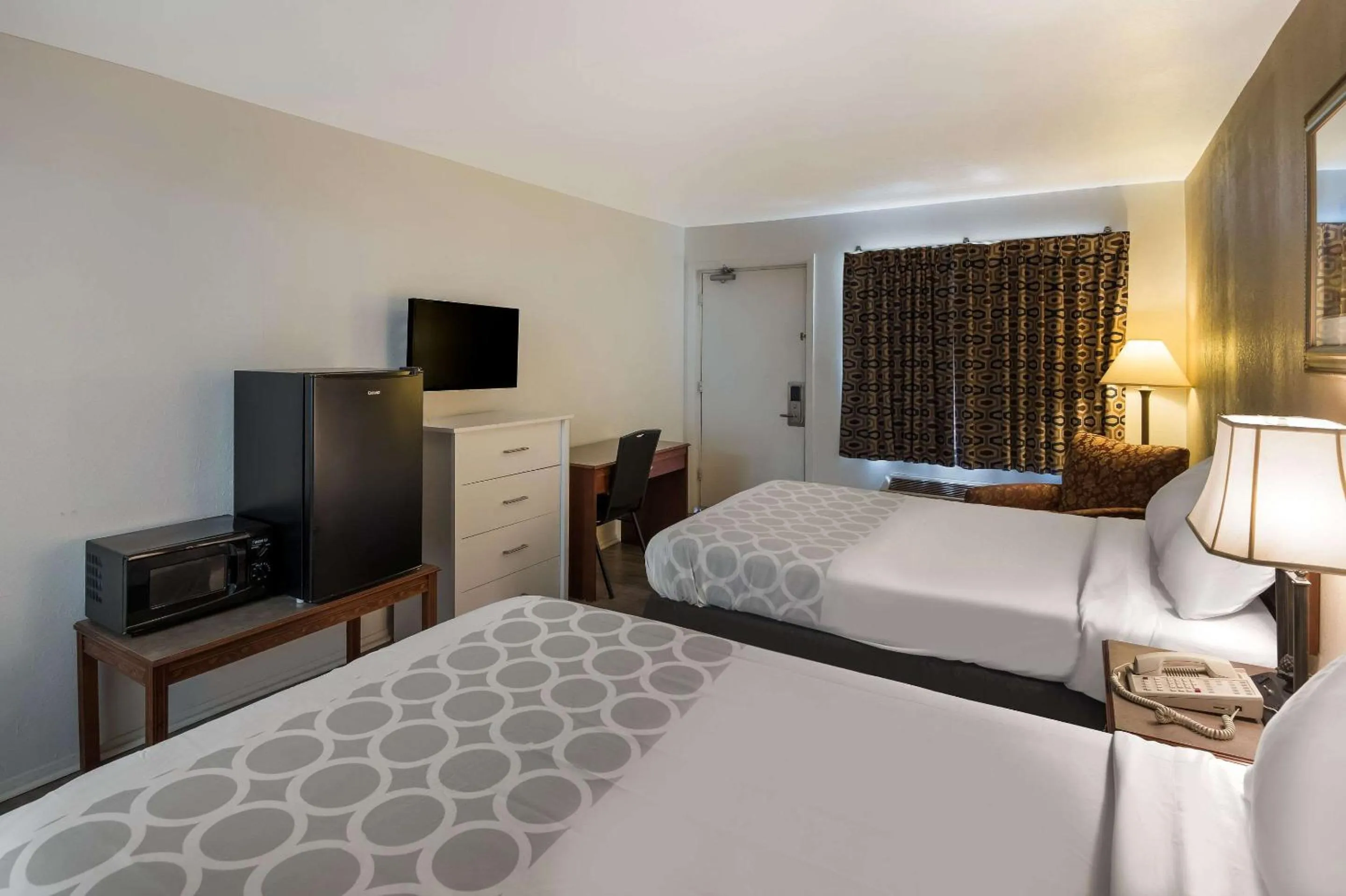 Bedroom, Bed in Rodeway Inn Brazil