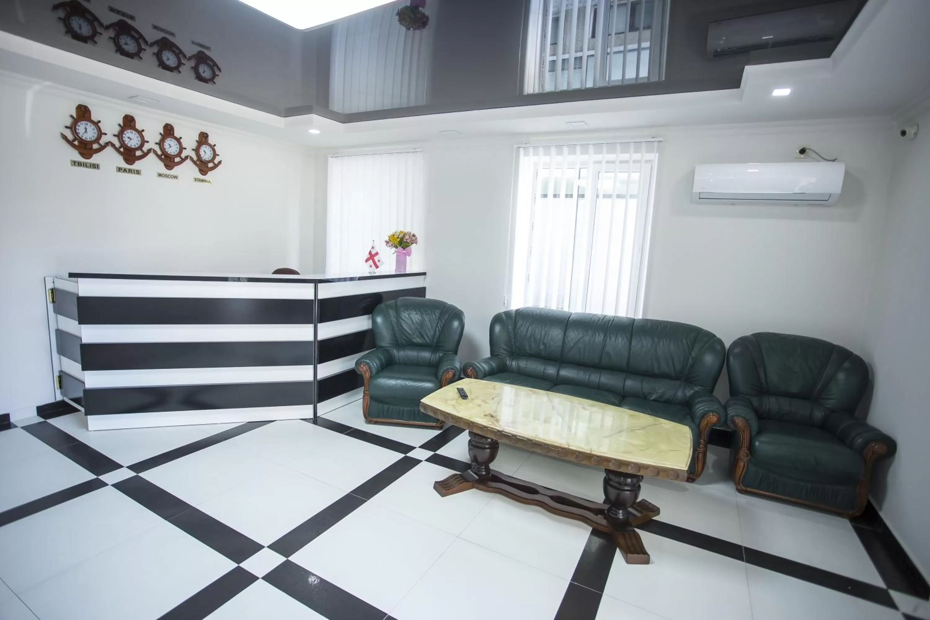 Facade/entrance, Seating Area in Hotel Garanti