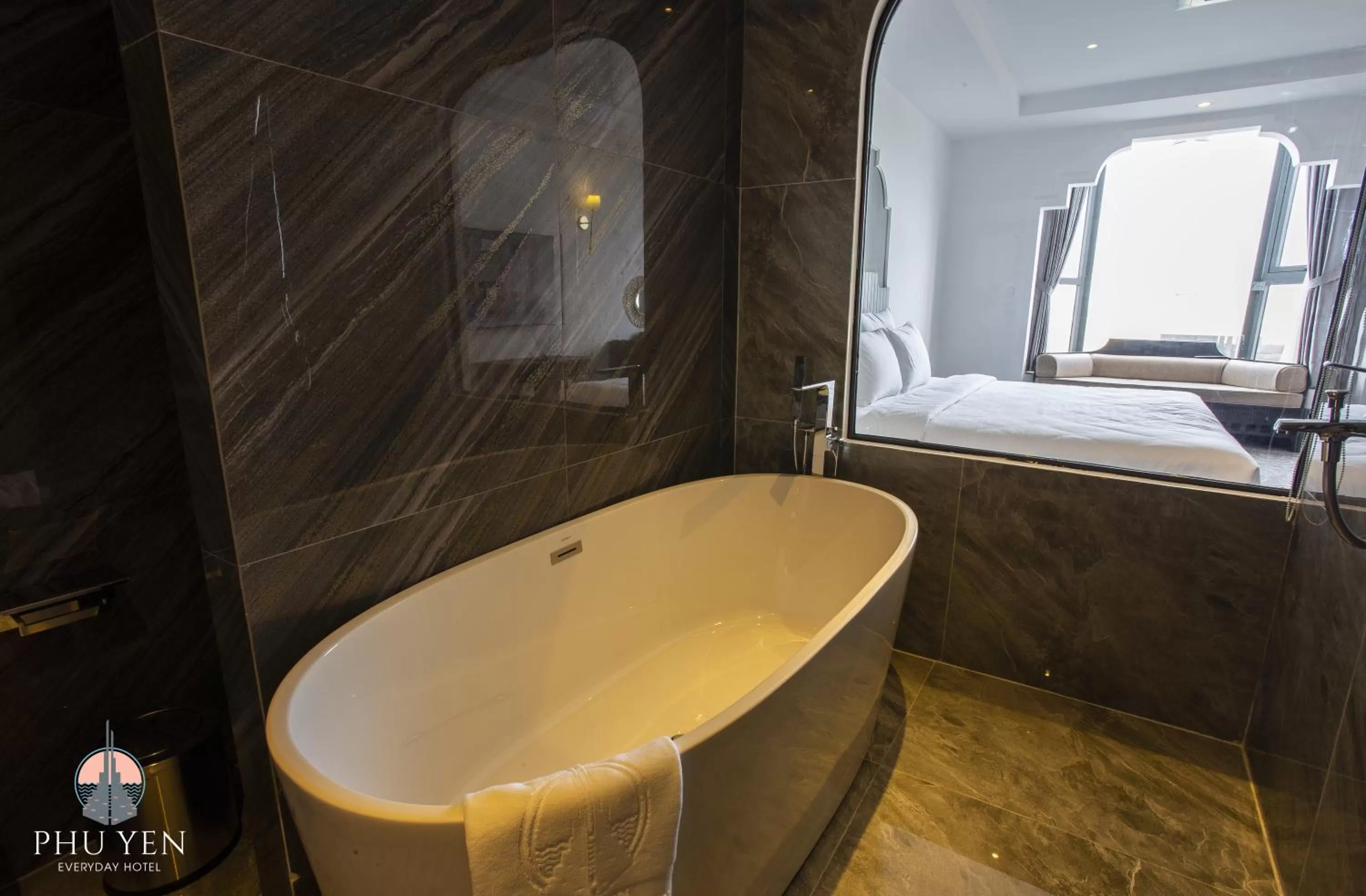 Shower, Bed in PHÚ YÊN EVERYDAY HOTEL