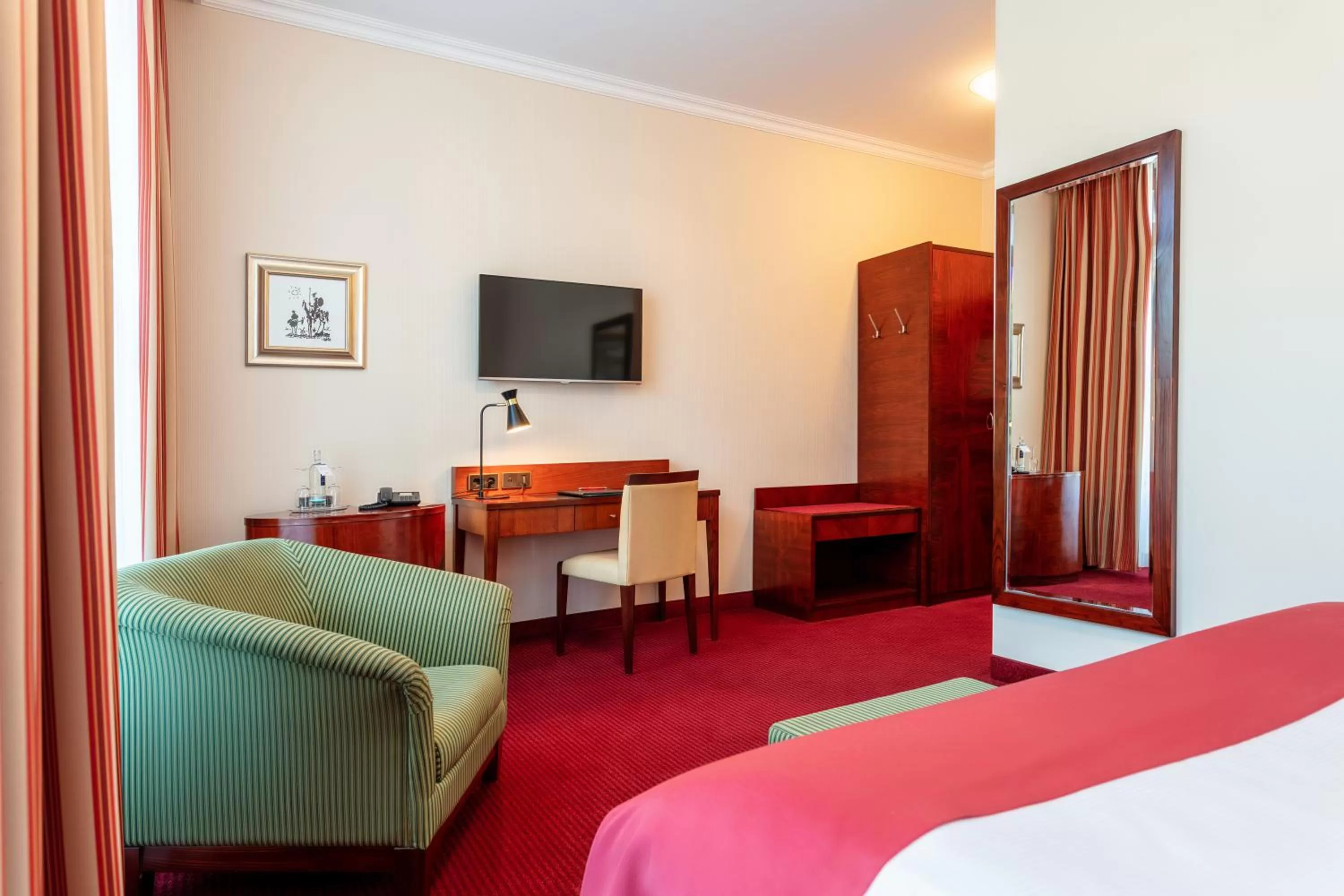 Communal lounge/ TV room, Bed in Hotel Amaris Bremerhaven