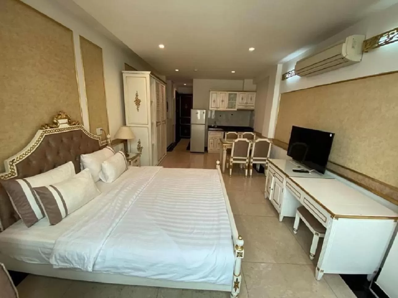 TV and multimedia in 345AB Sai Gon Hotel