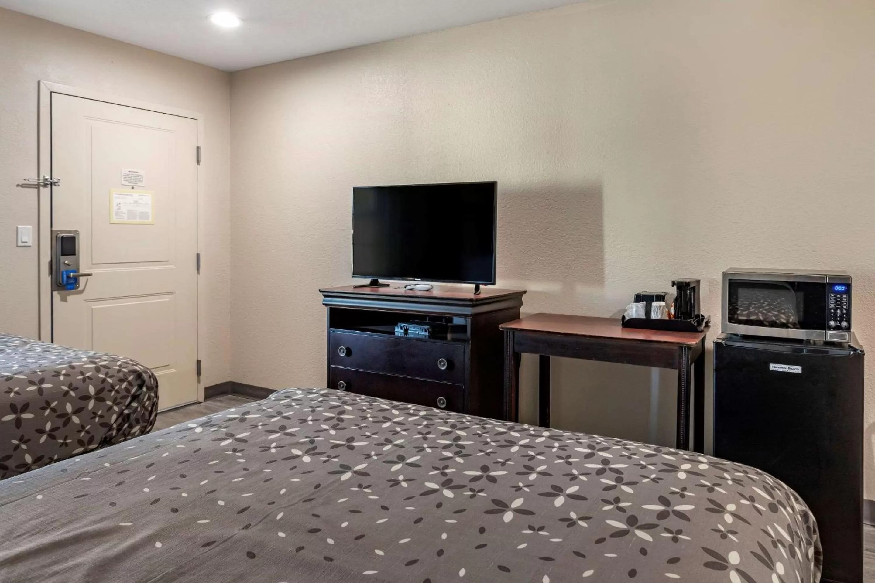 Photo of the whole room, Bed in Rodeway Inn Caldwell