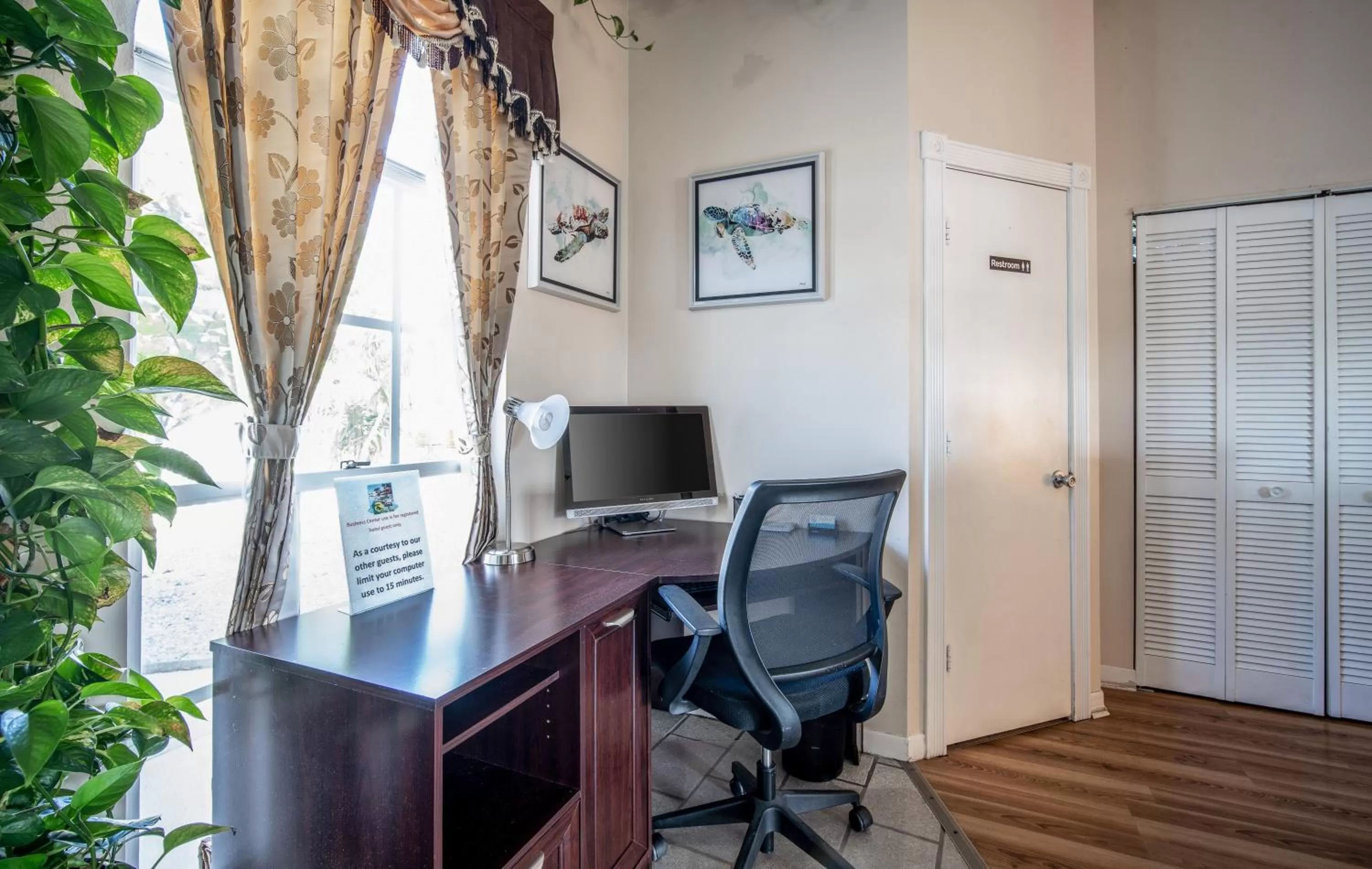 Business facilities in Island Sun Inn & Suites - Venice, Florida Historic Downtown & Beach Getaway