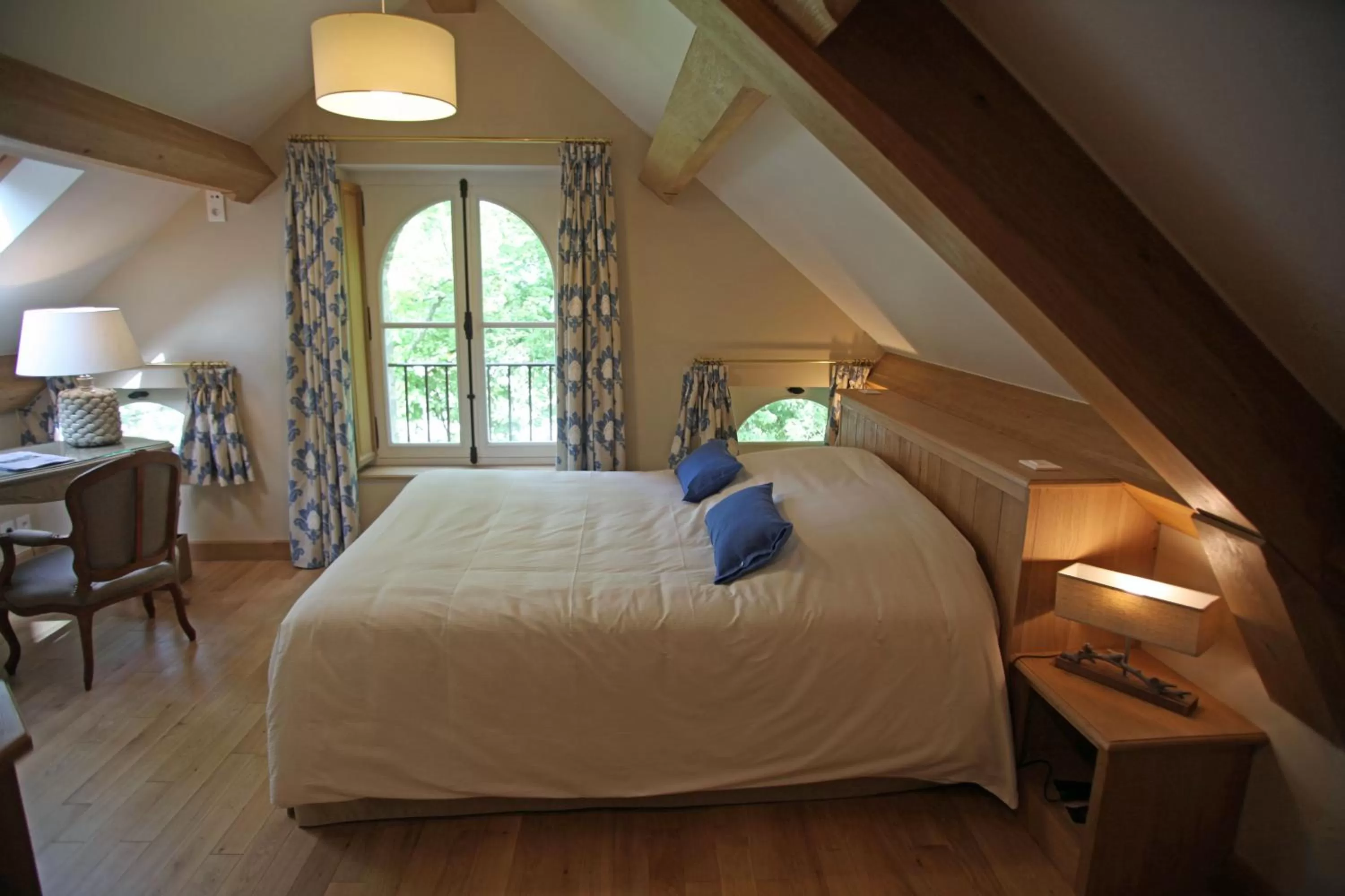 Day, Bed in Château-Hôtel de Bourron