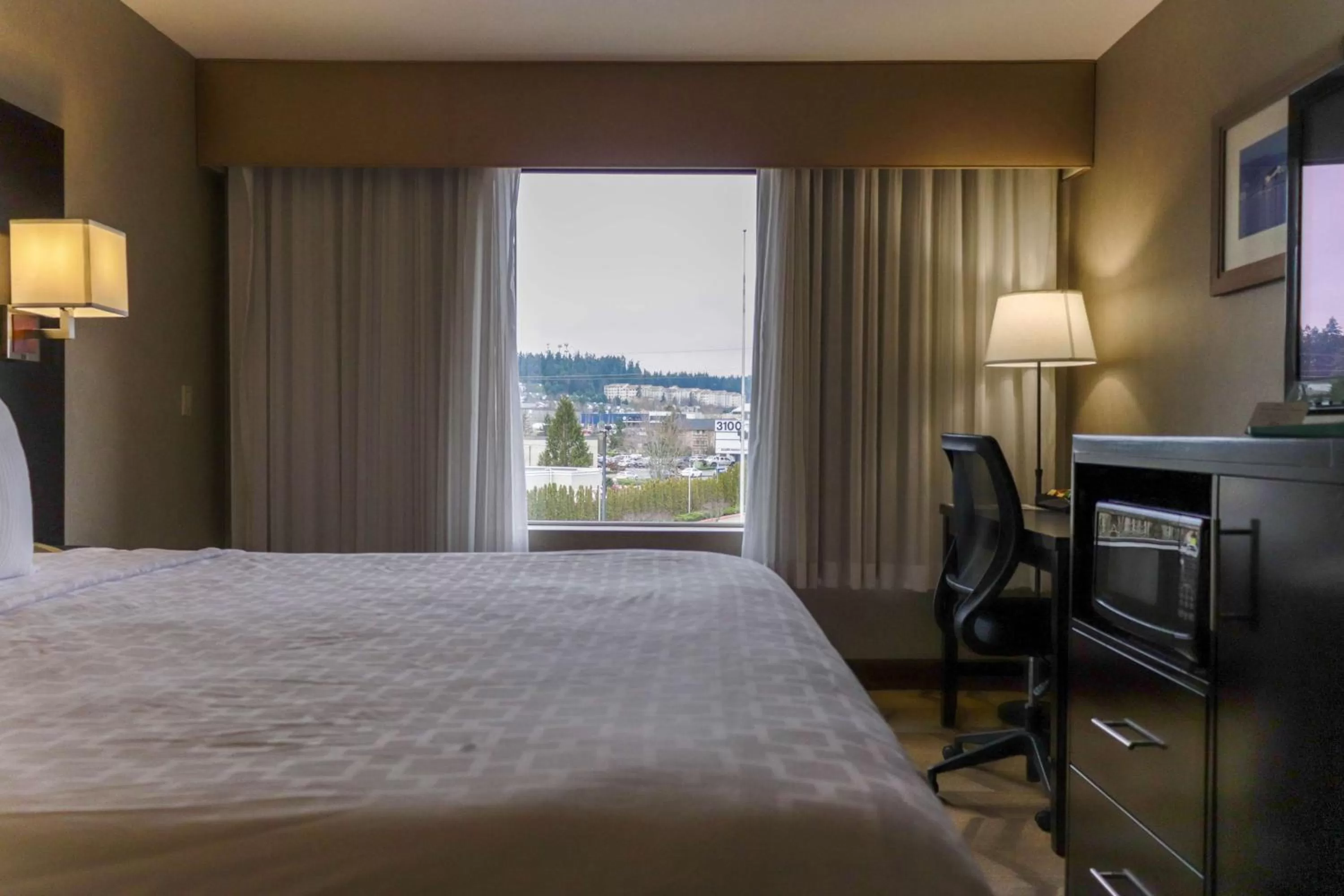 Bedroom, Bed in Best Western Plus Silverdale Beach Hotel