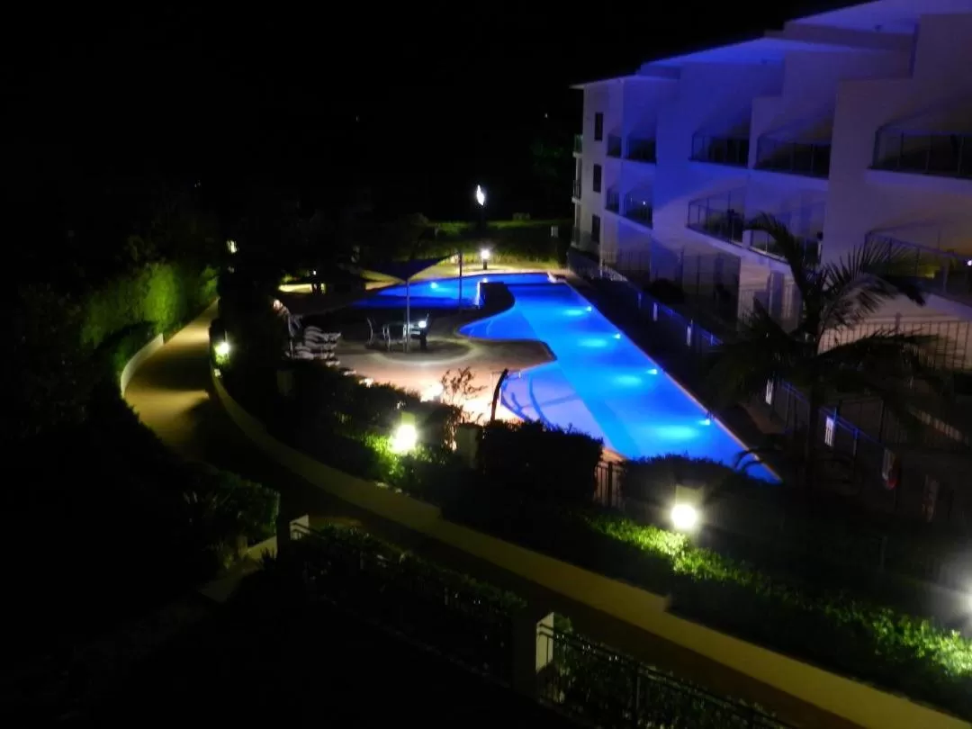 Boathouse Resort (Water Front)