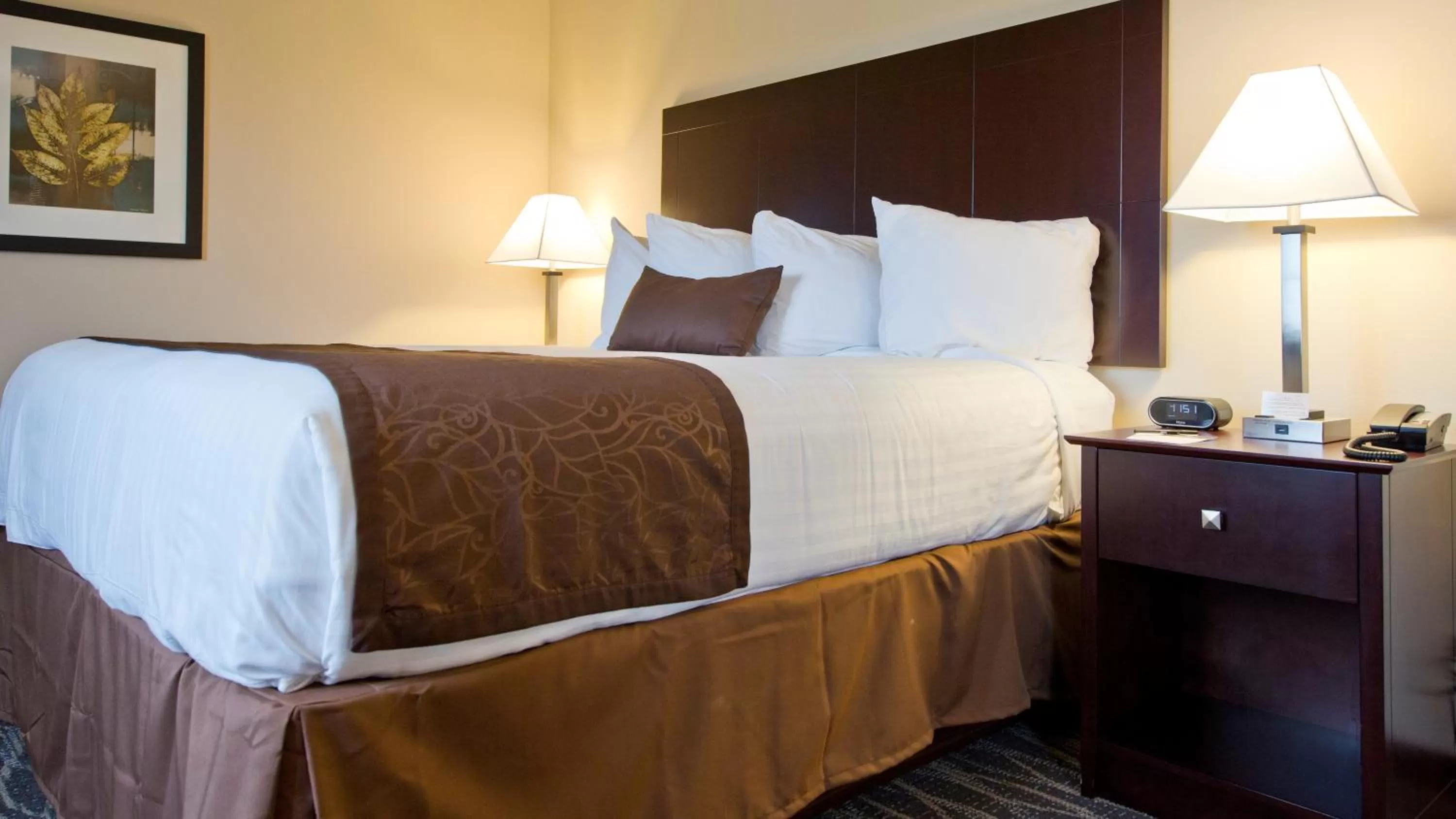 Bed in Cobblestone Inn & Suites - Boone