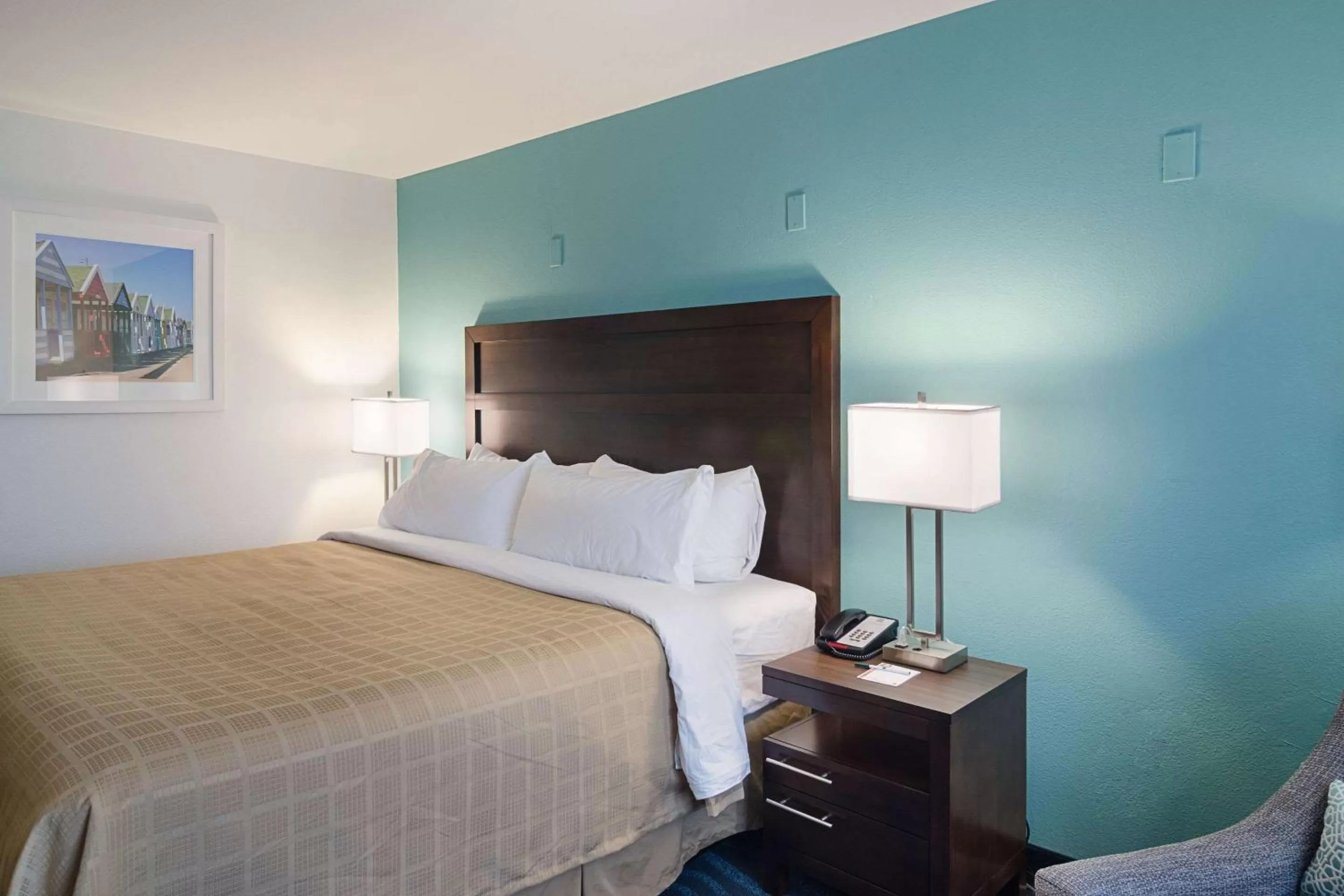 Photo of the whole room, Bed in Quality Inn Seaside Oregon Coast