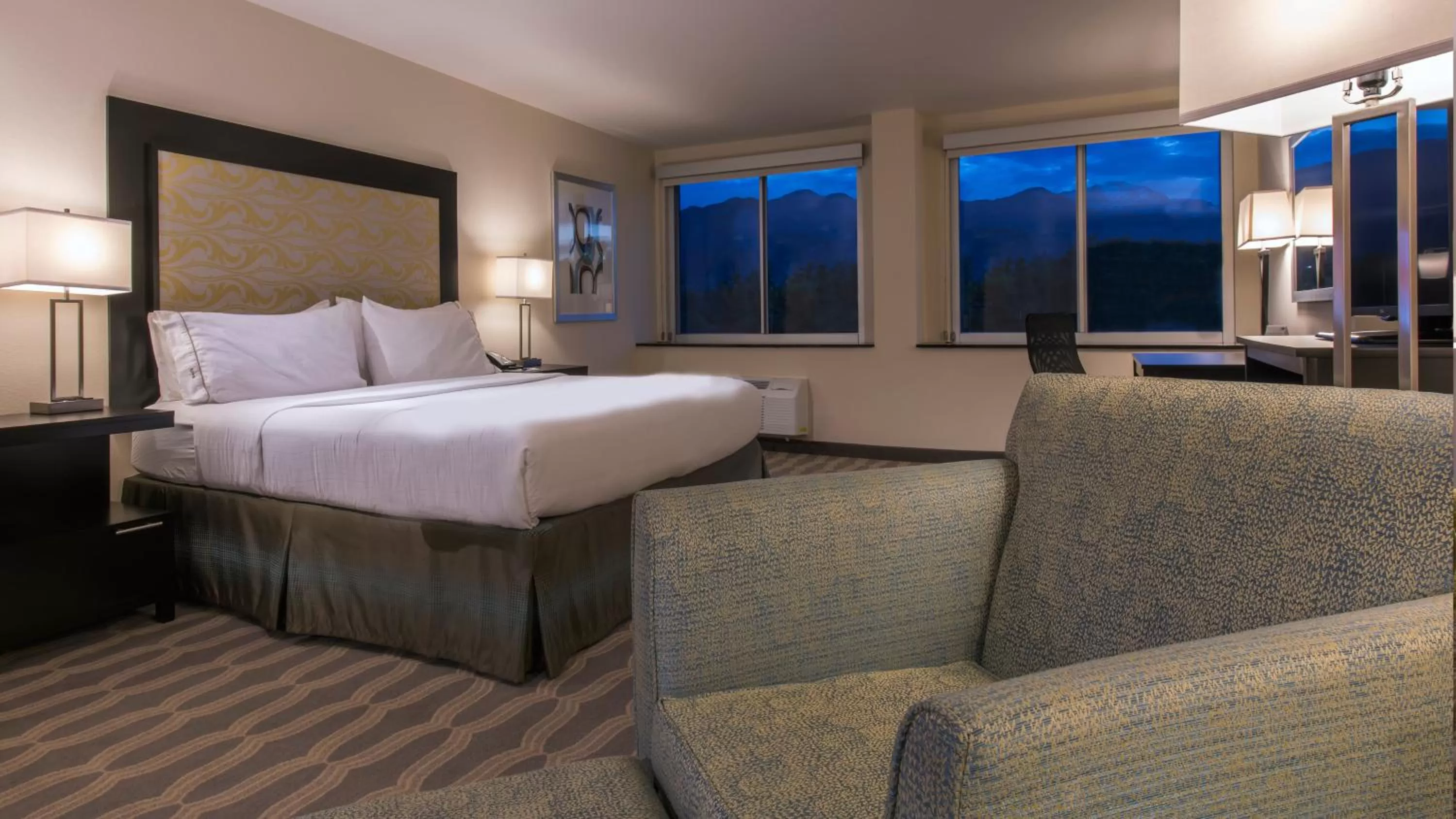 Photo of the whole room, Bed in Holiday Inn Express & Suites Colorado Springs Central by IHG