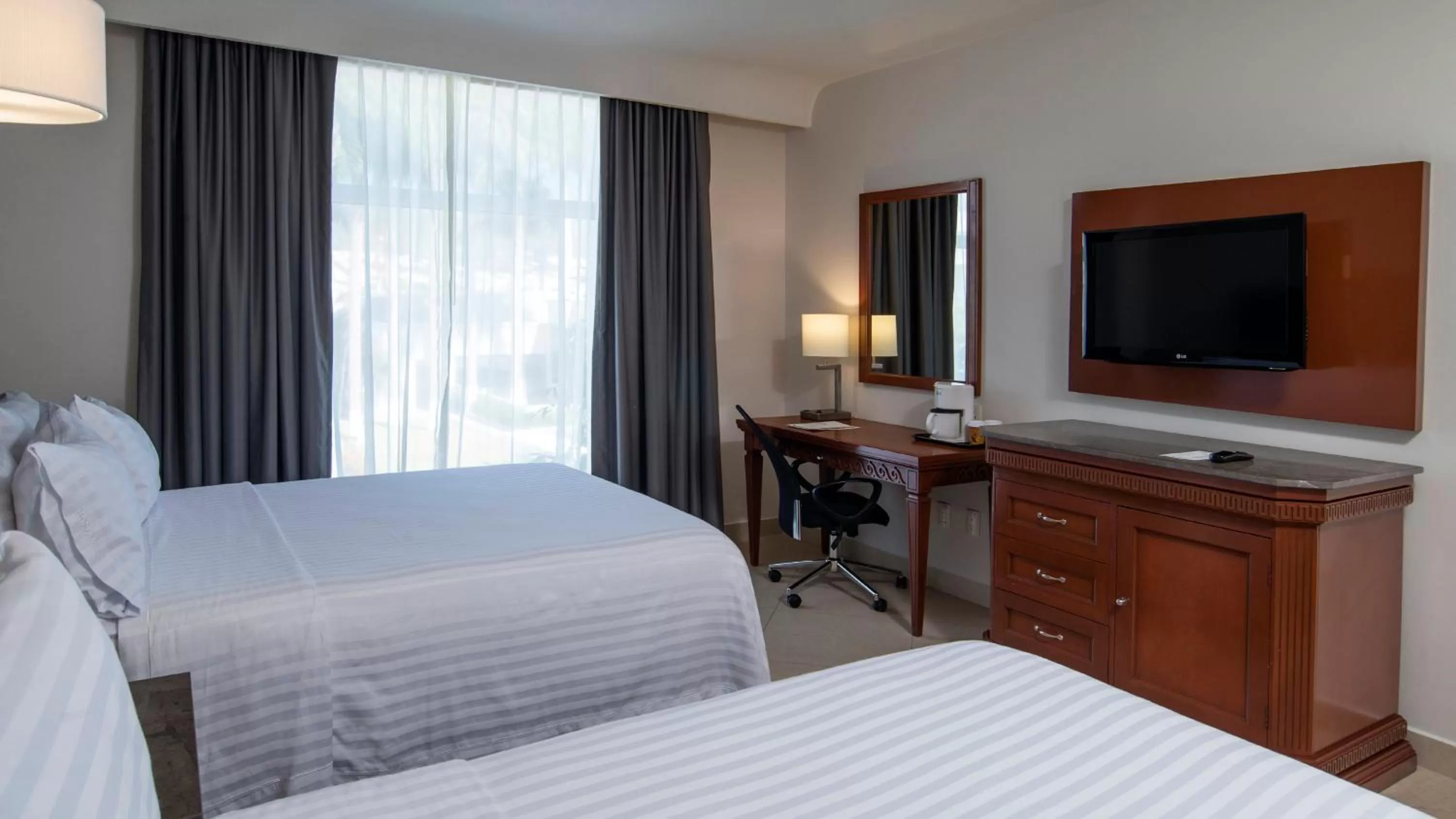 Photo of the whole room, Bed in Holiday Inn Tuxtla Gutierrez by IHG