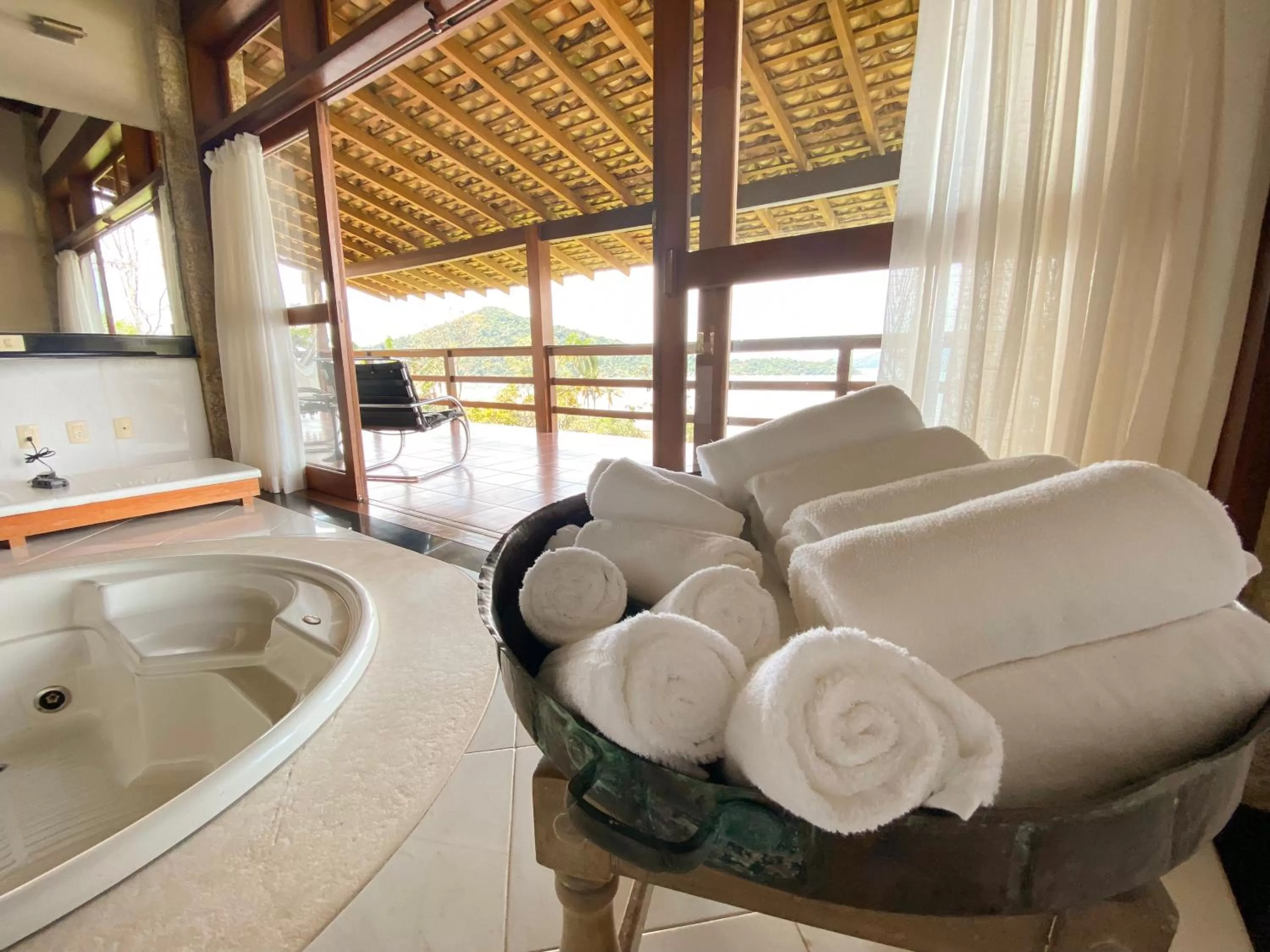 Hot Tub in Santa Clara Hotel