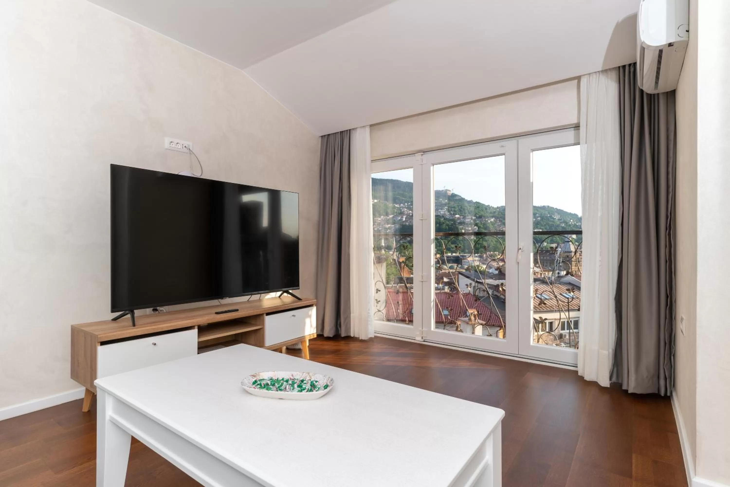 Evening entertainment in Ornament Hotel and Apartments