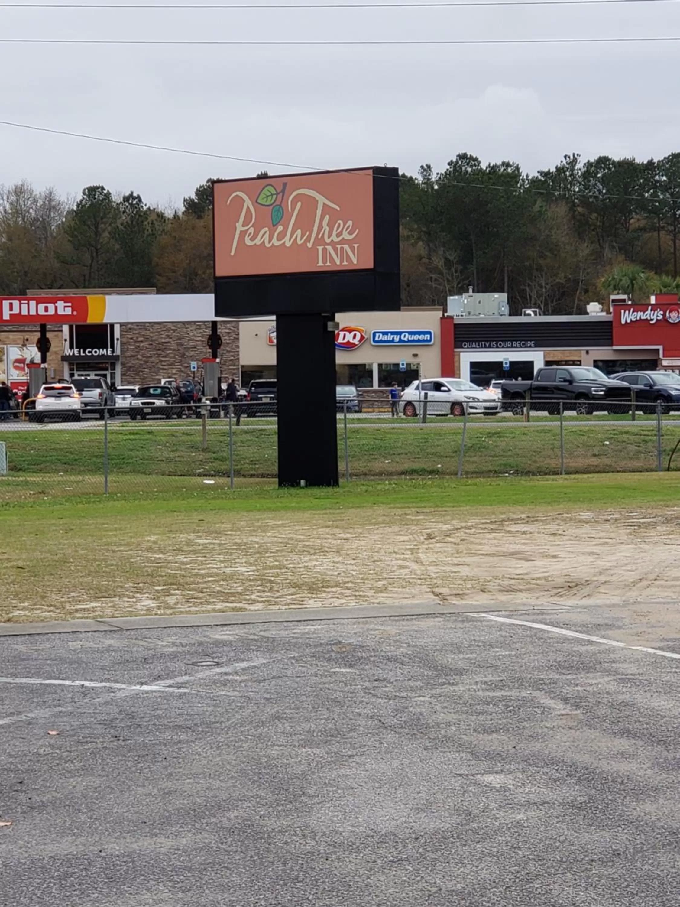 Property logo or sign in Peach Tree Inn