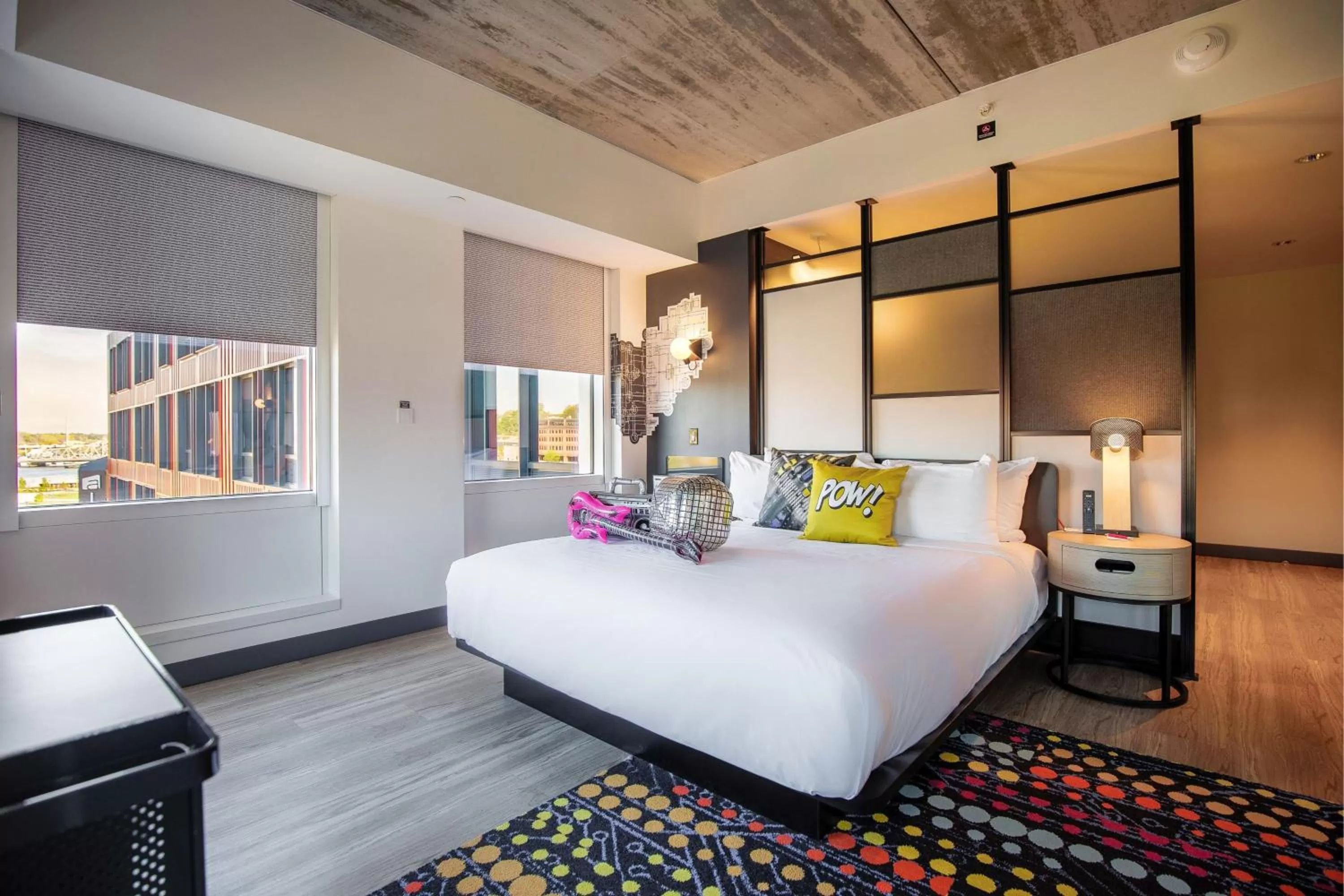 King Room with River View in Aloft Providence Downtown