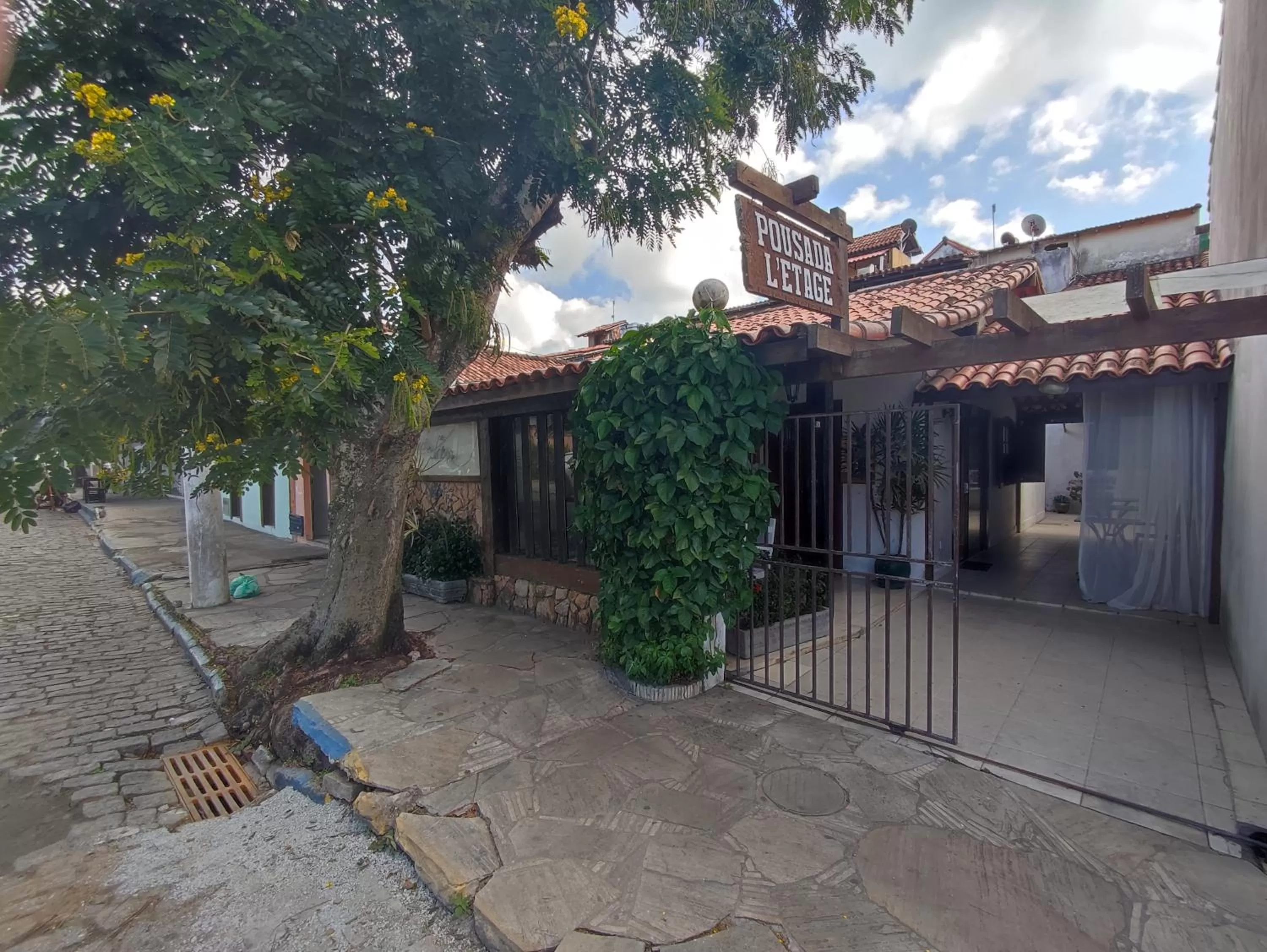 Facade/entrance, Property Building in Pousada L'étage