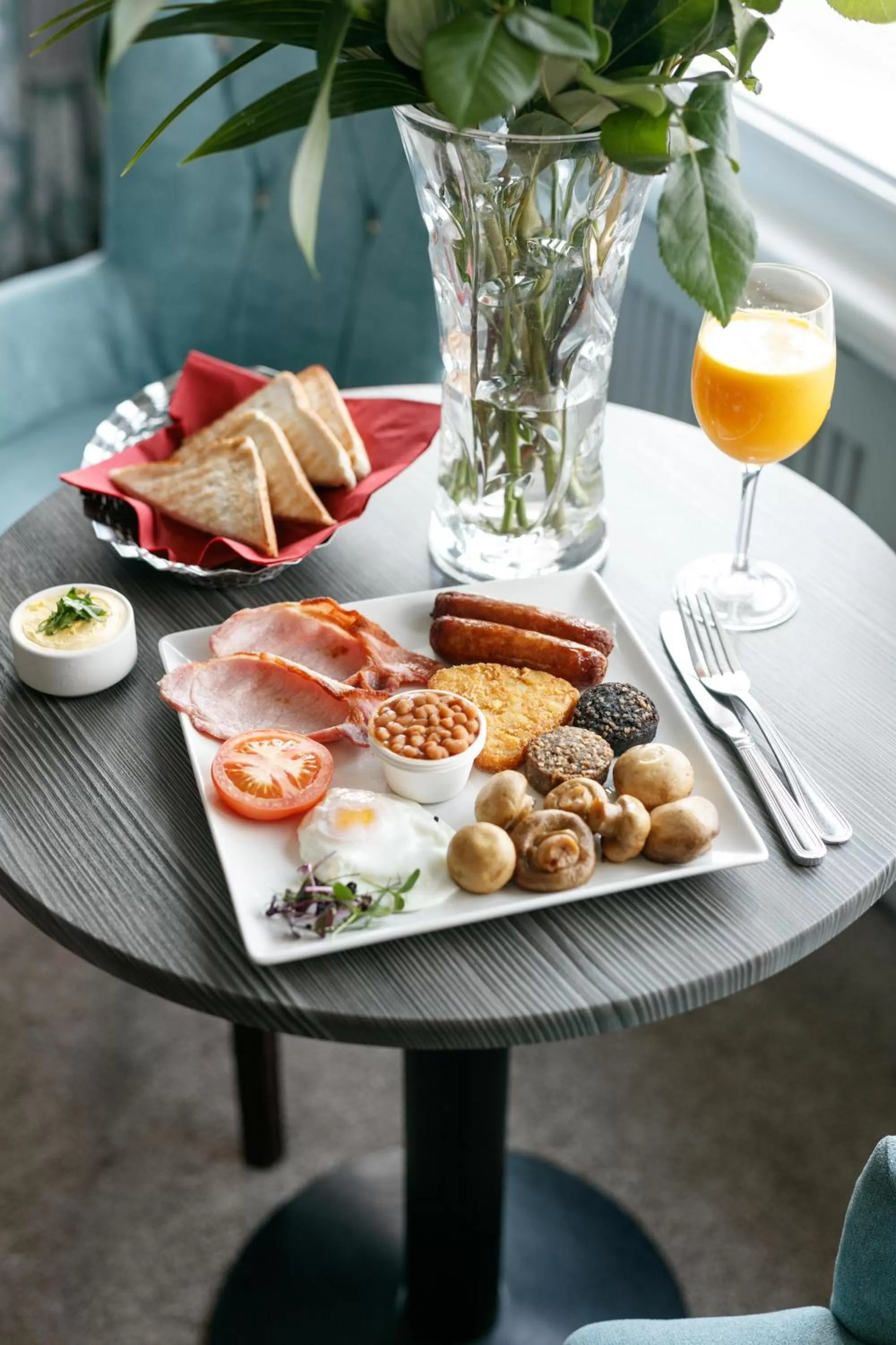 Breakfast in Hibernian Hotel & Leisure Centre