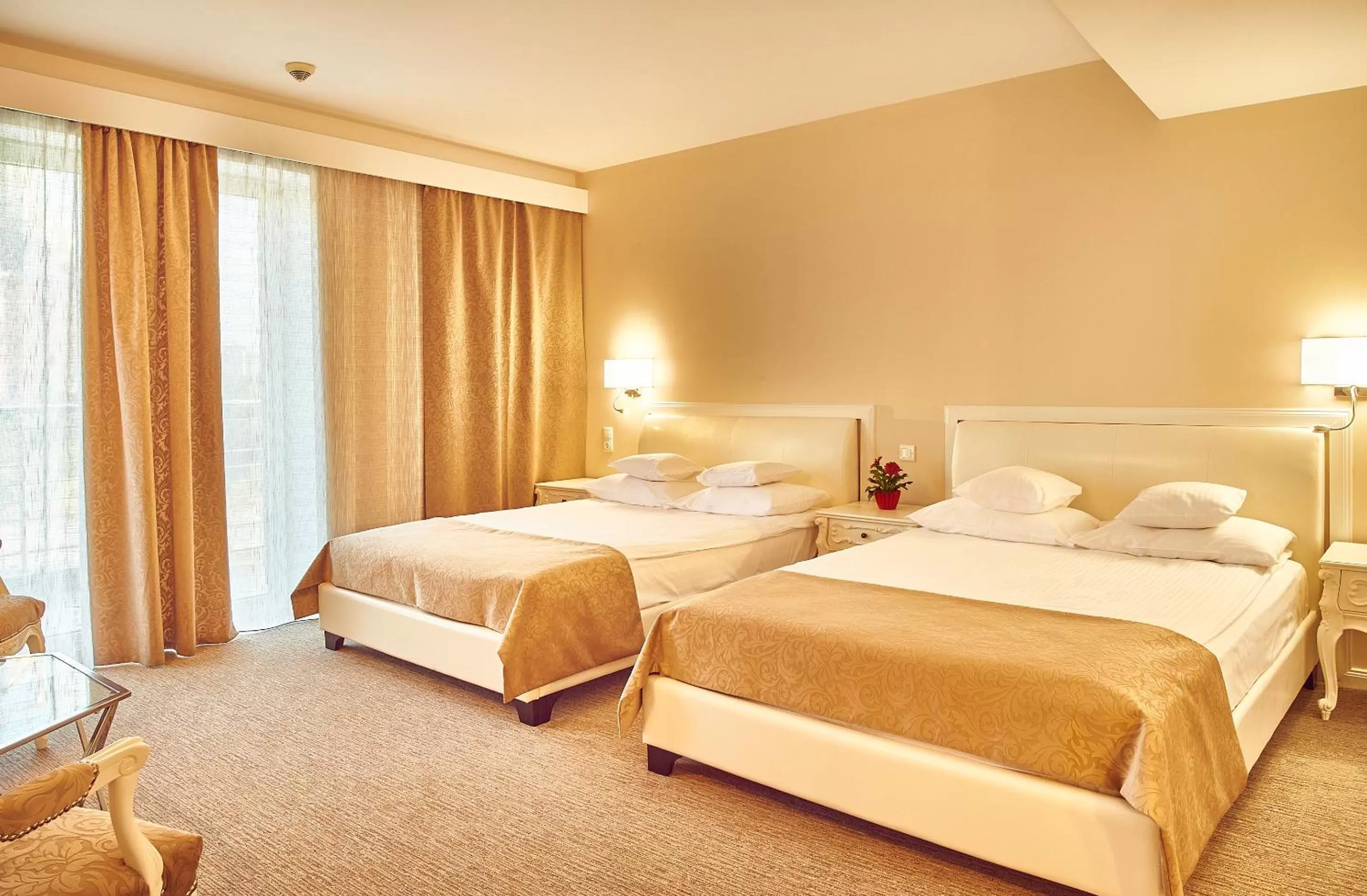 Photo of the whole room, Bed in Continental Forum Bucuresti Palatul Parlamentului