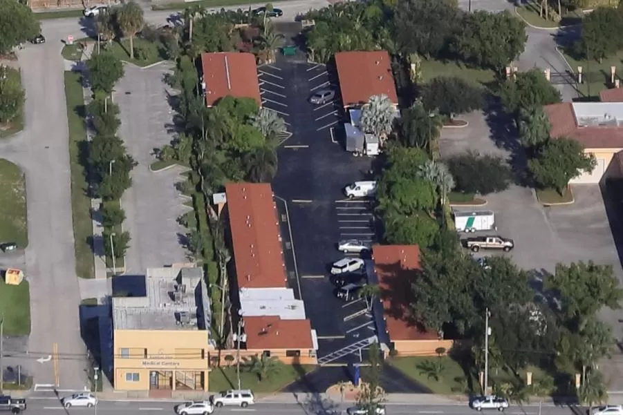 Property building in Travel Inn of Riviera Beach