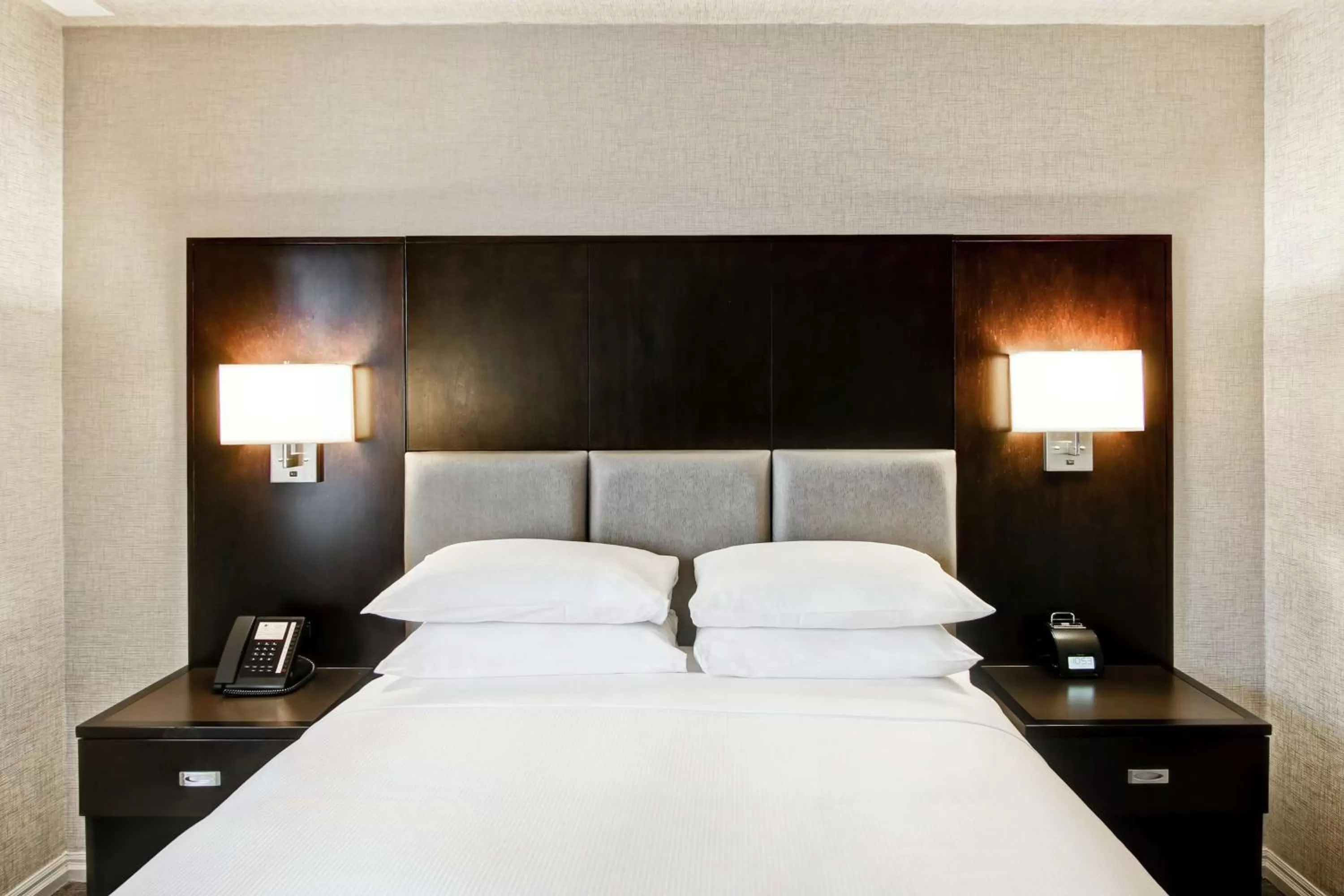 Bed in DoubleTree by Hilton Toronto Downtown