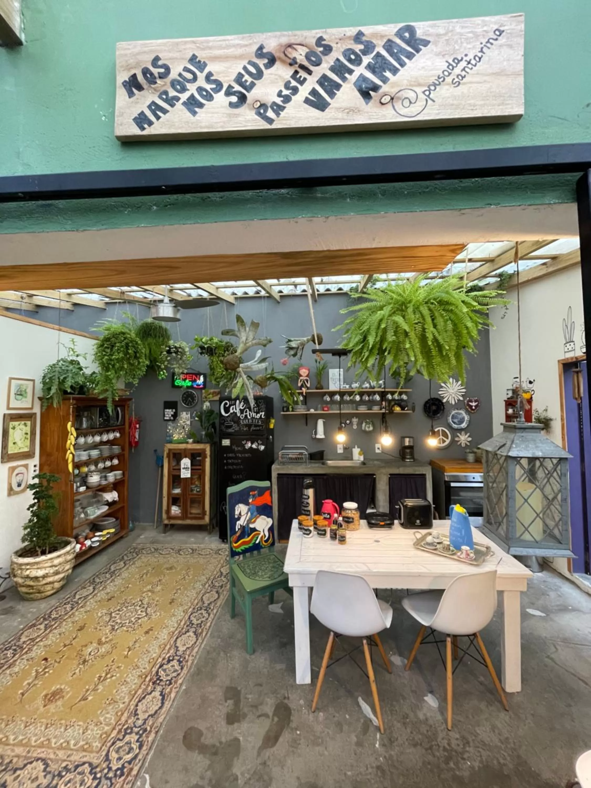 Restaurant/Places to Eat in Pousada Santarina