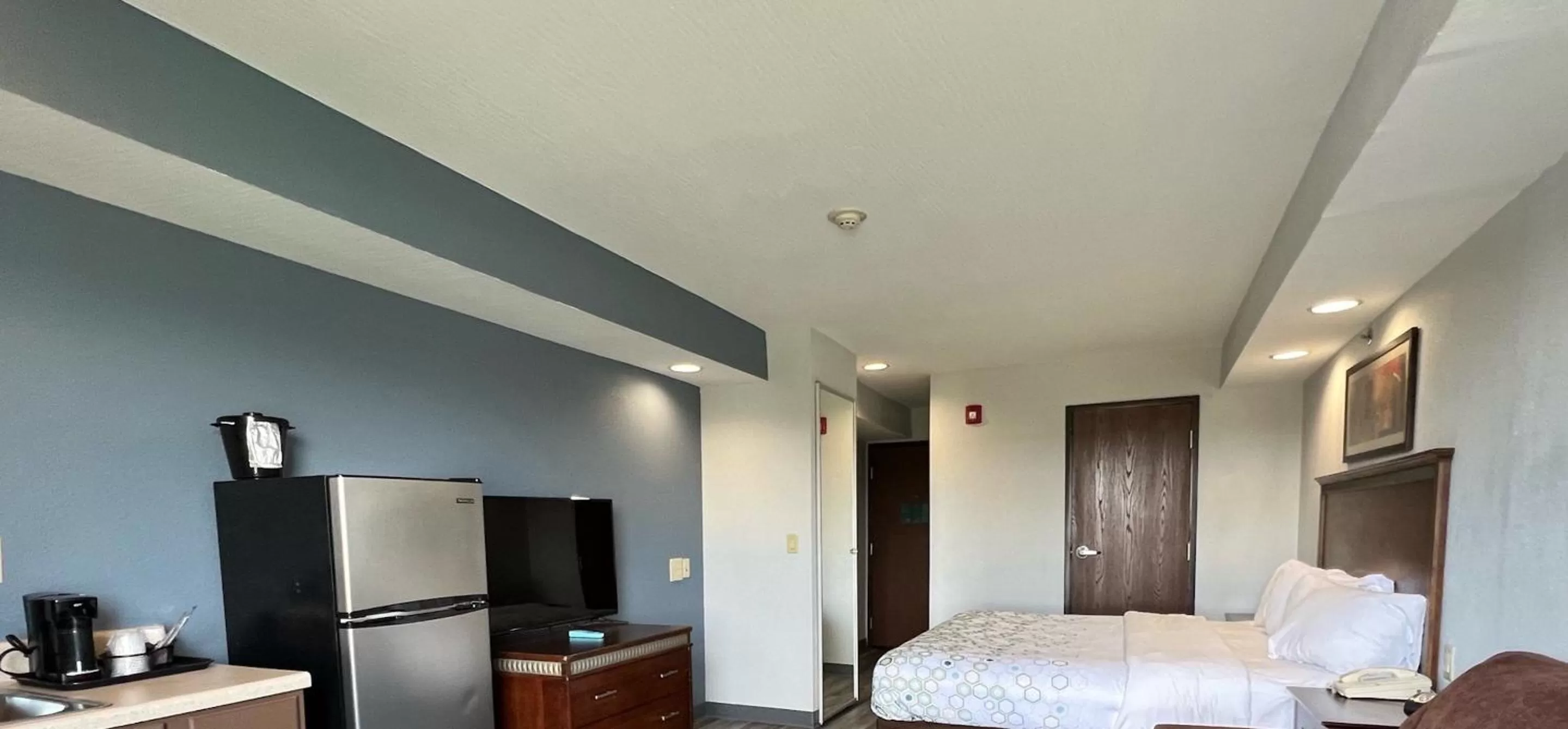 Bedroom, Bed in HomeTowne Studios & Suites by Red Roof Washington