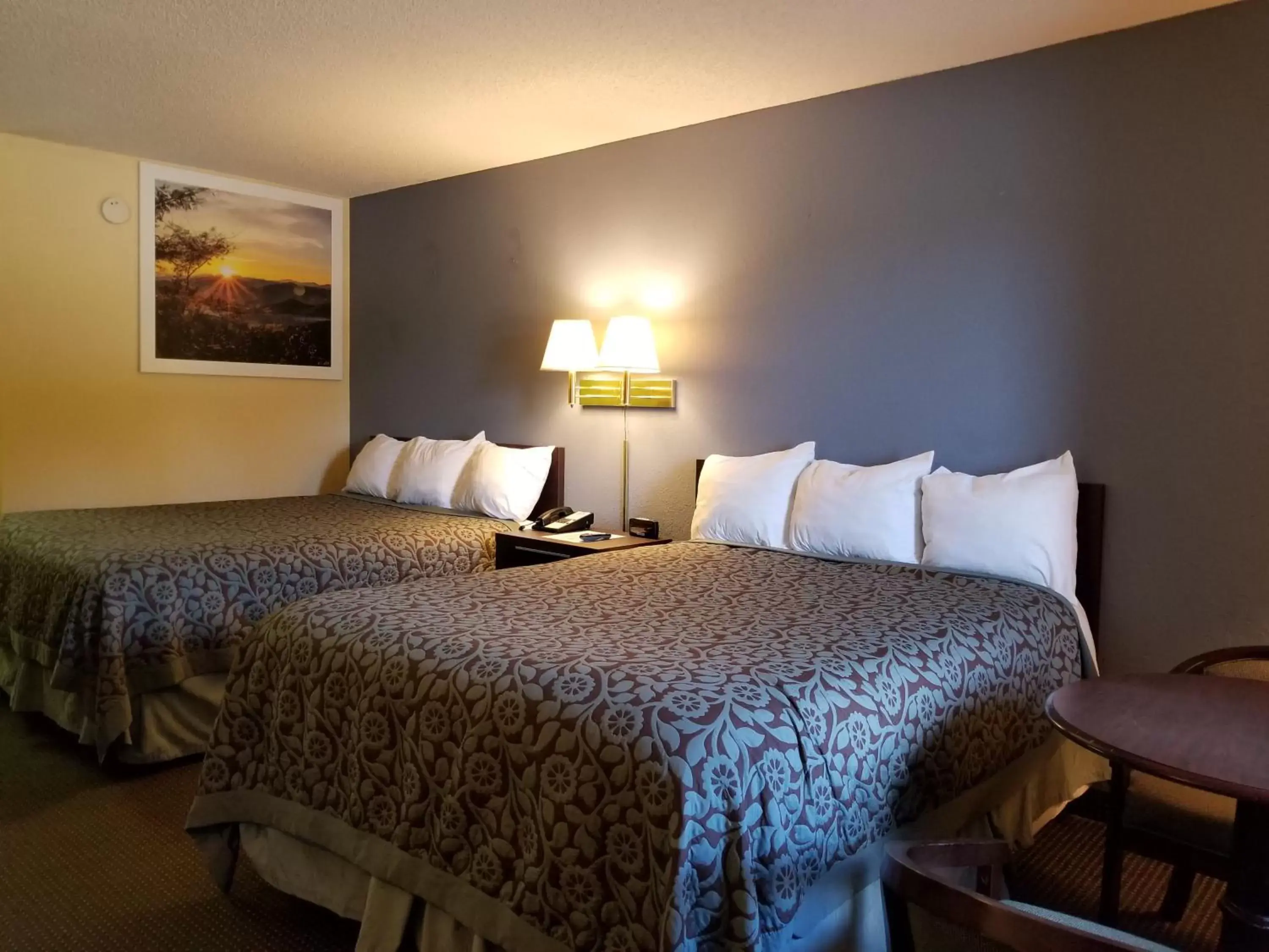 Queen Room with Two Queen Beds - Smoking in Days Inn by Wyndham Camilla Queen Room with Two Queen Beds - Smoking in Days Inn by Wyndham Camilla