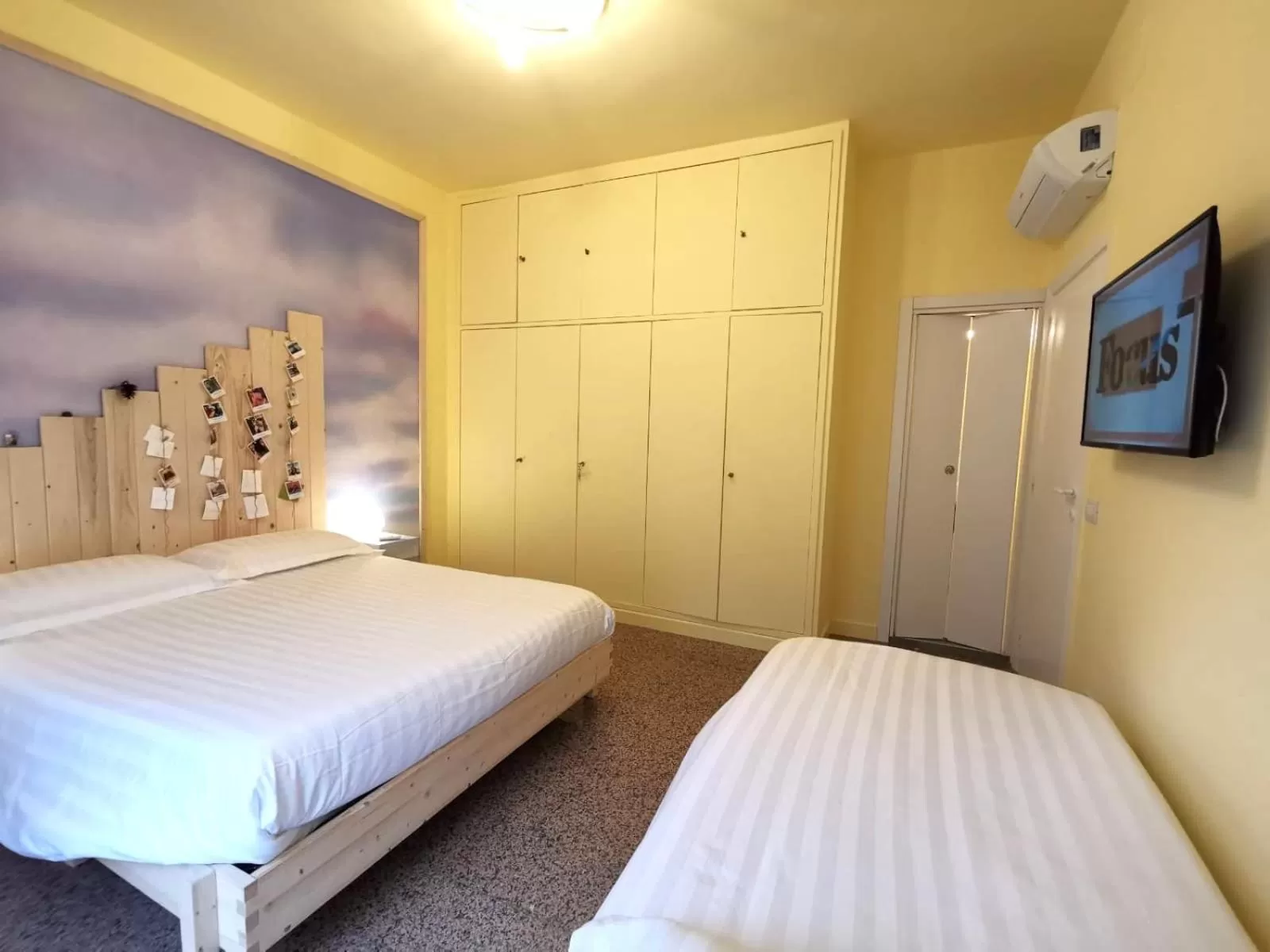 Bedroom, Bed in Red Carpet rooms