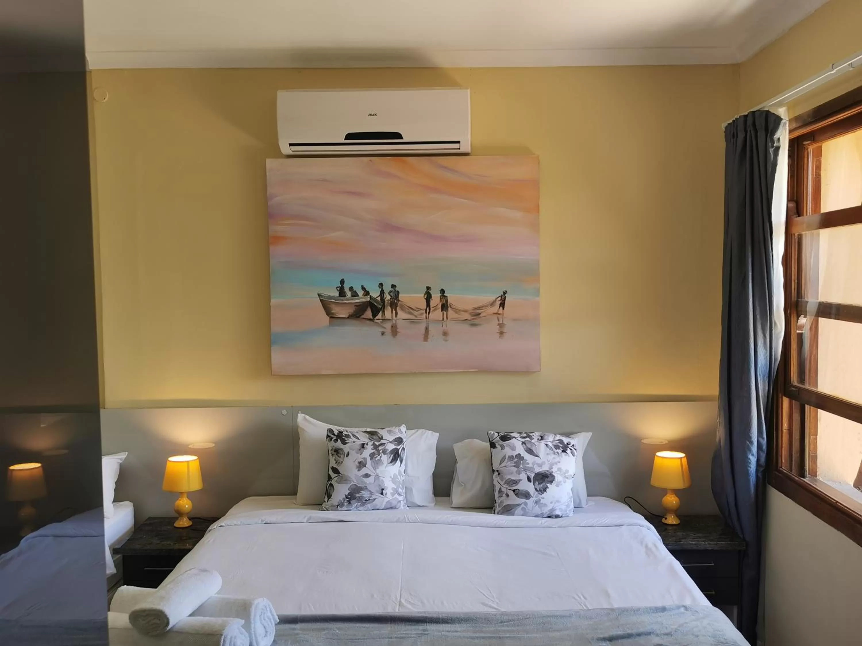 Bedroom, Bed in Gem of Manor drive