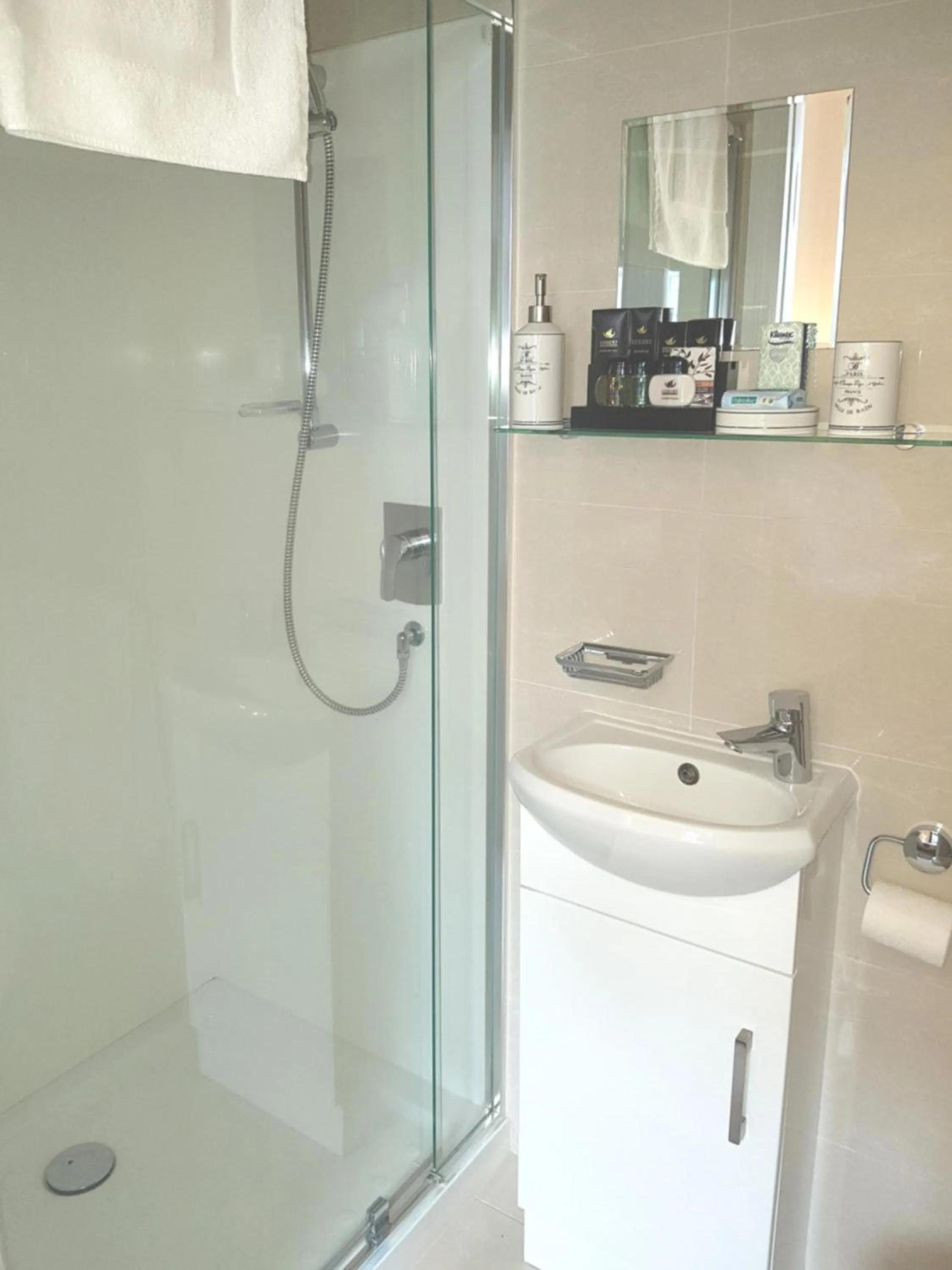 Shower in Ponsonby Manor