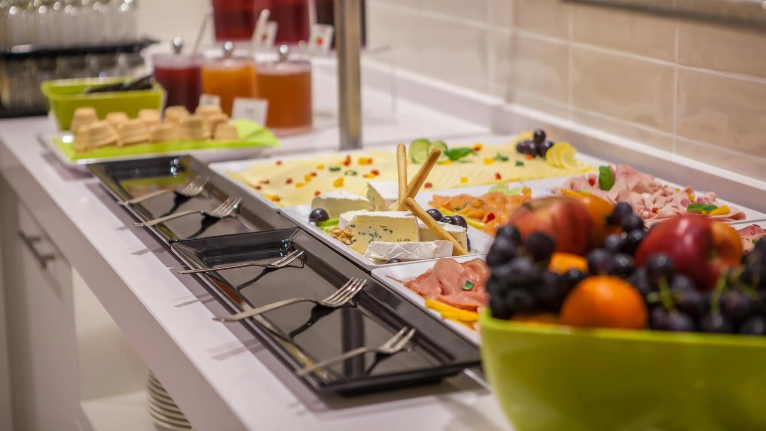 Restaurant/places to eat, Food in Holiday Inn Munich - City East, an IHG Hotel