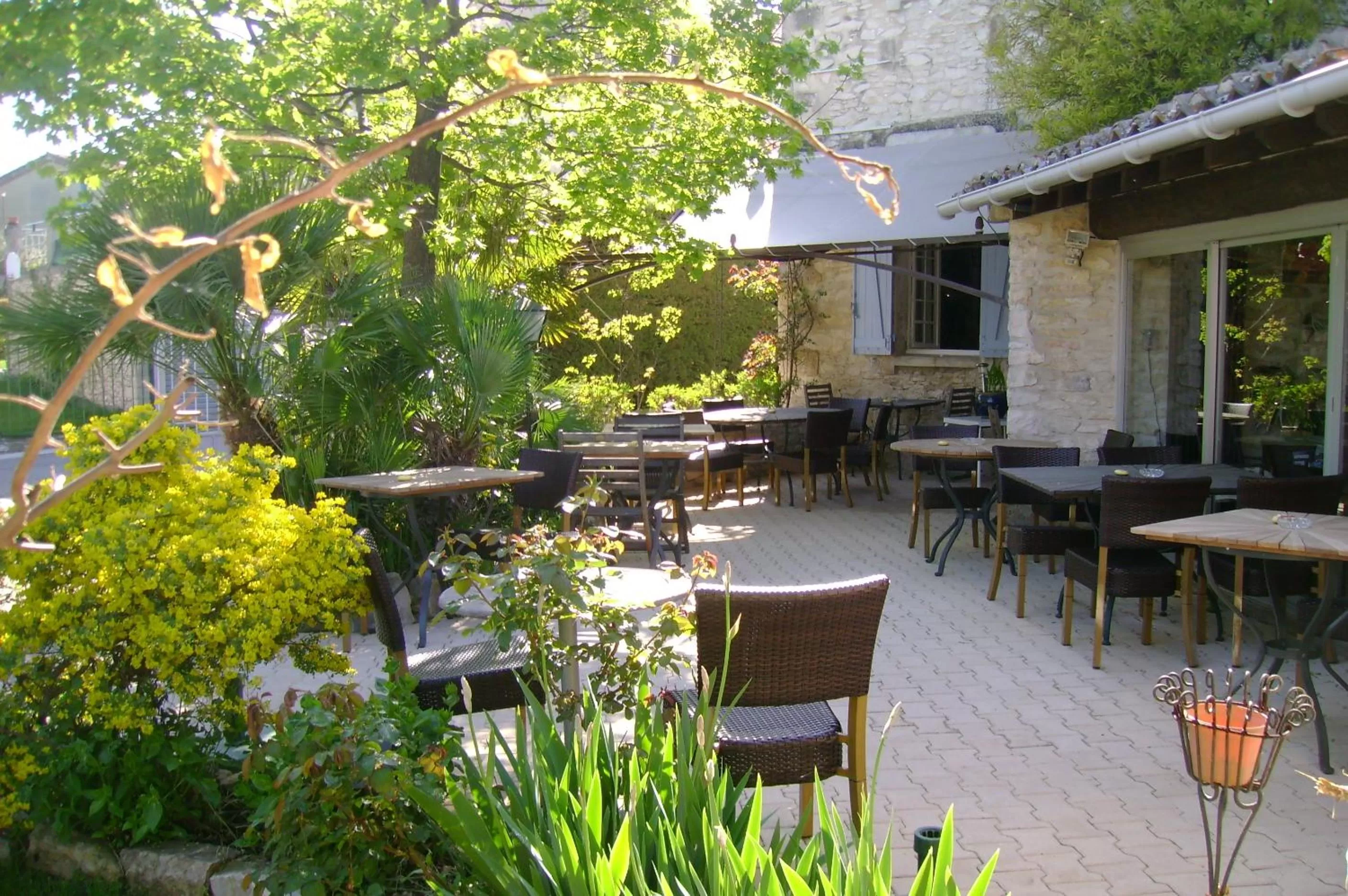 Balcony/Terrace in Logis Auberge De Tavel