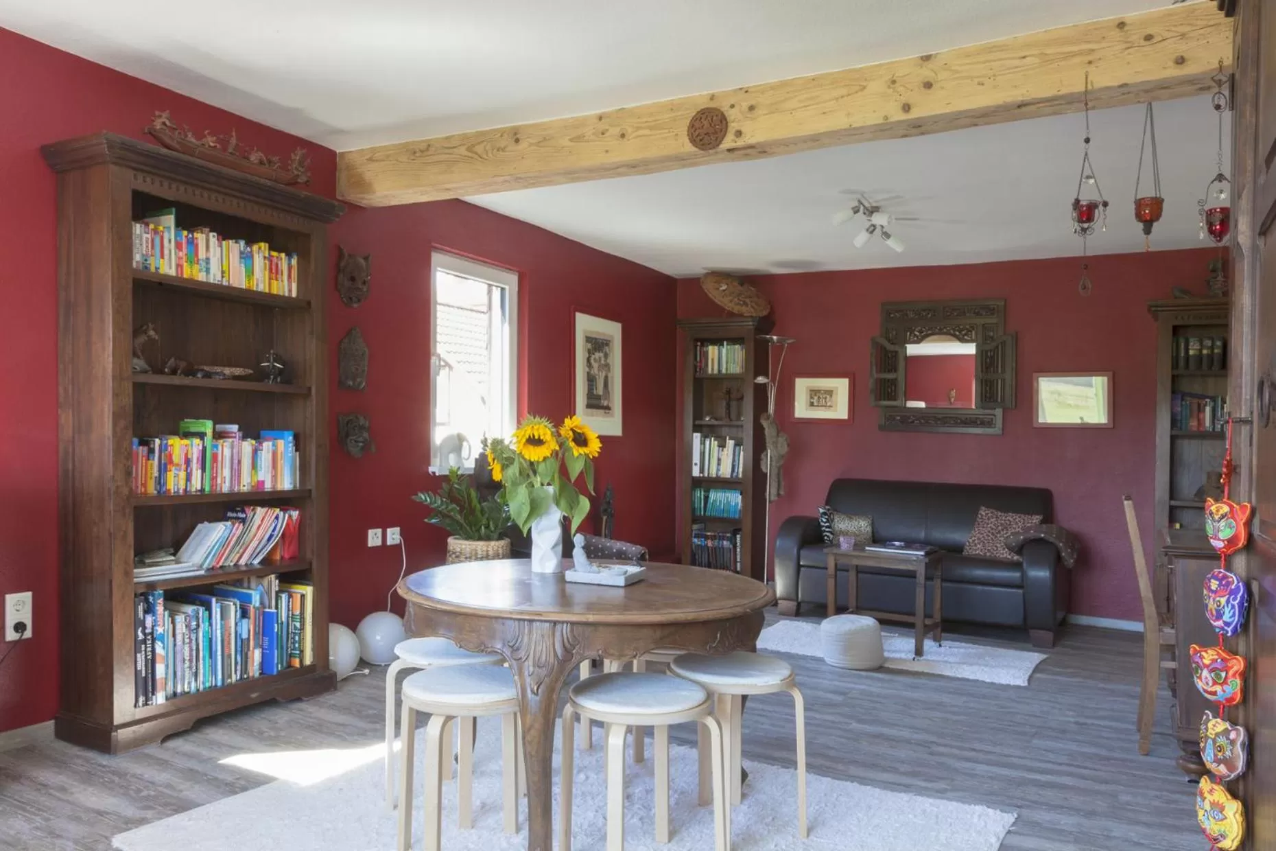 Communal lounge/ TV room in mein kleinHOTEL