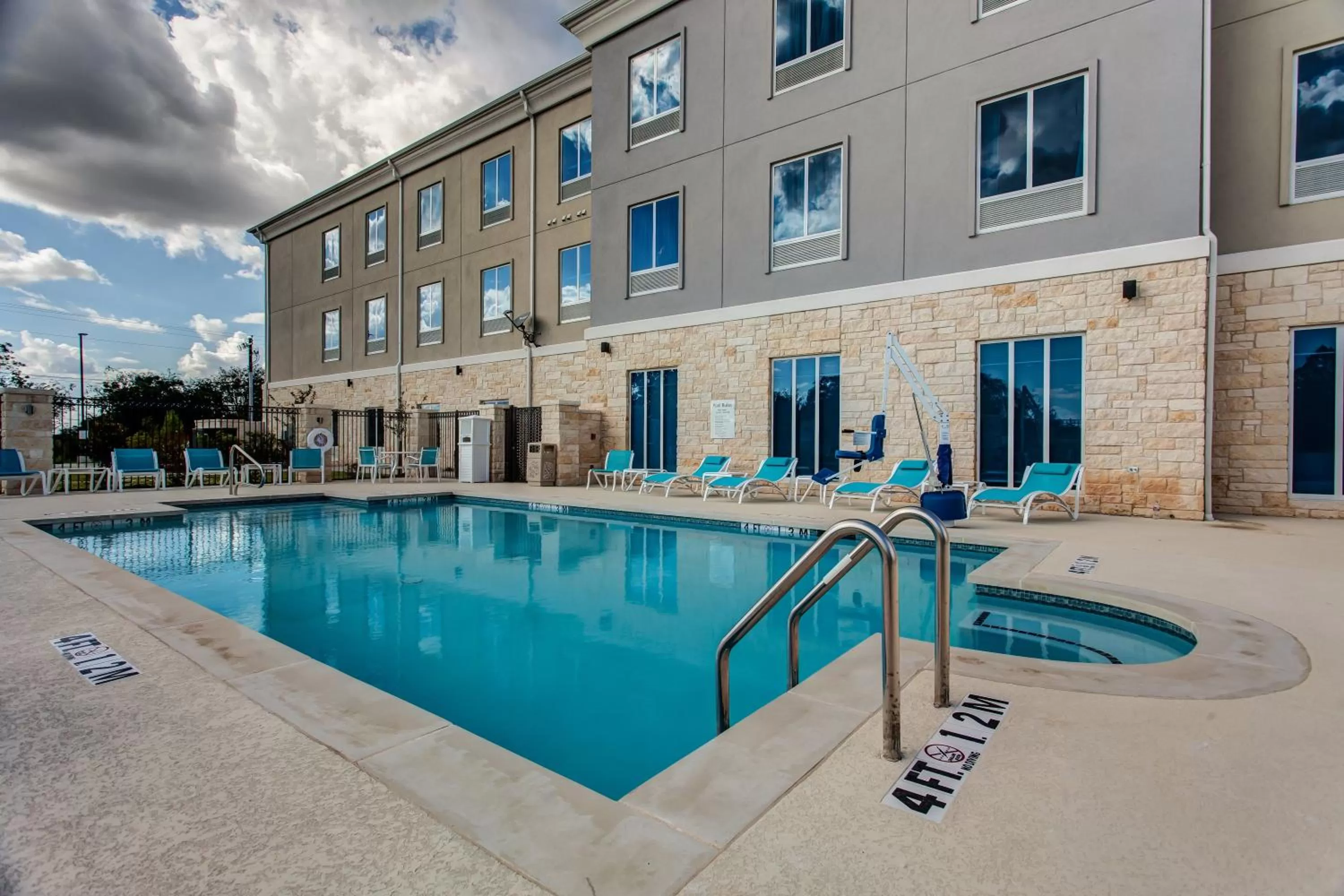Swimming pool in Holiday Inn Express & Suites Gatesville - N. Ft Hood by IHG