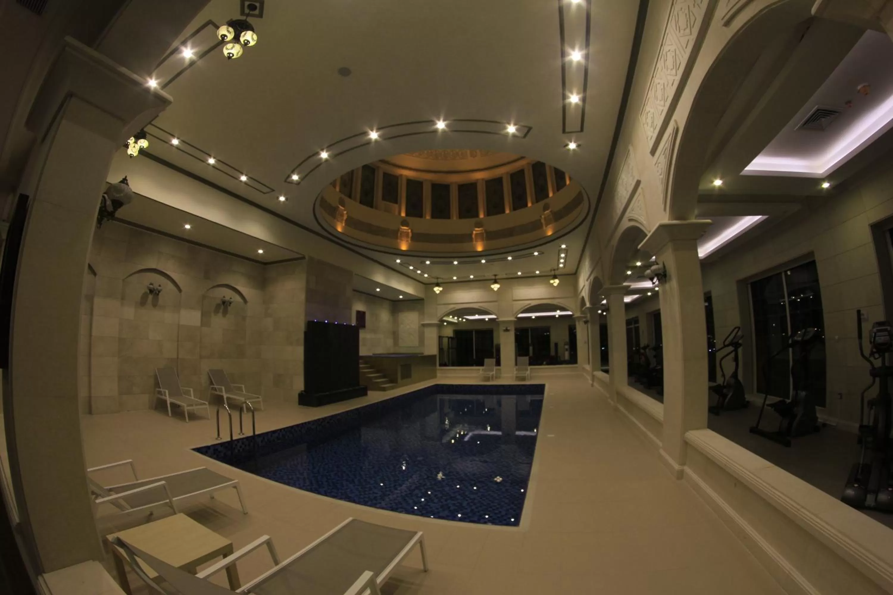 Swimming pool in Adams Hotel