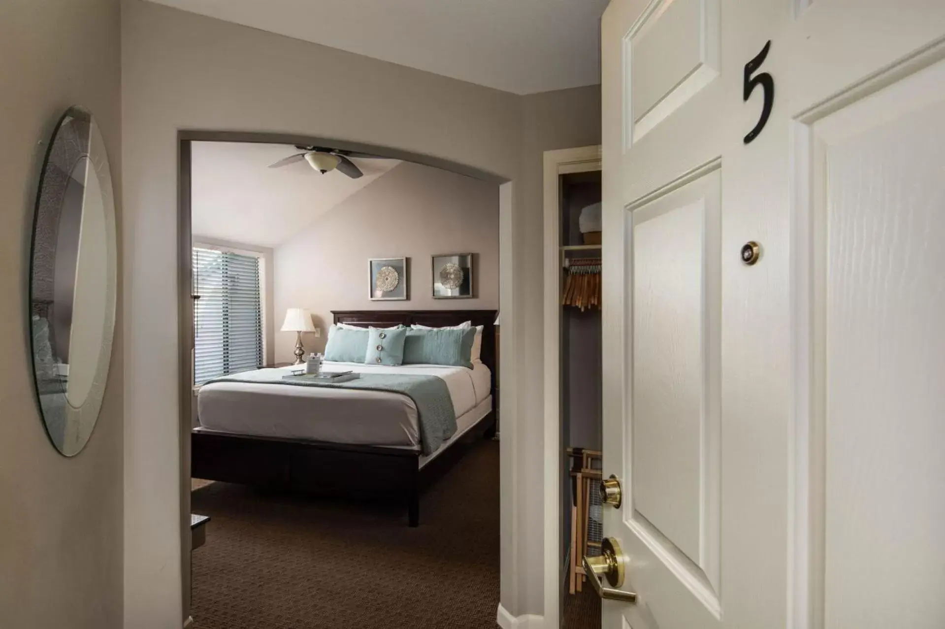 King Room with Balcony in Inn Above Oak Creek Sedona King Room with Balcony in Inn Above Oak Creek Sedona