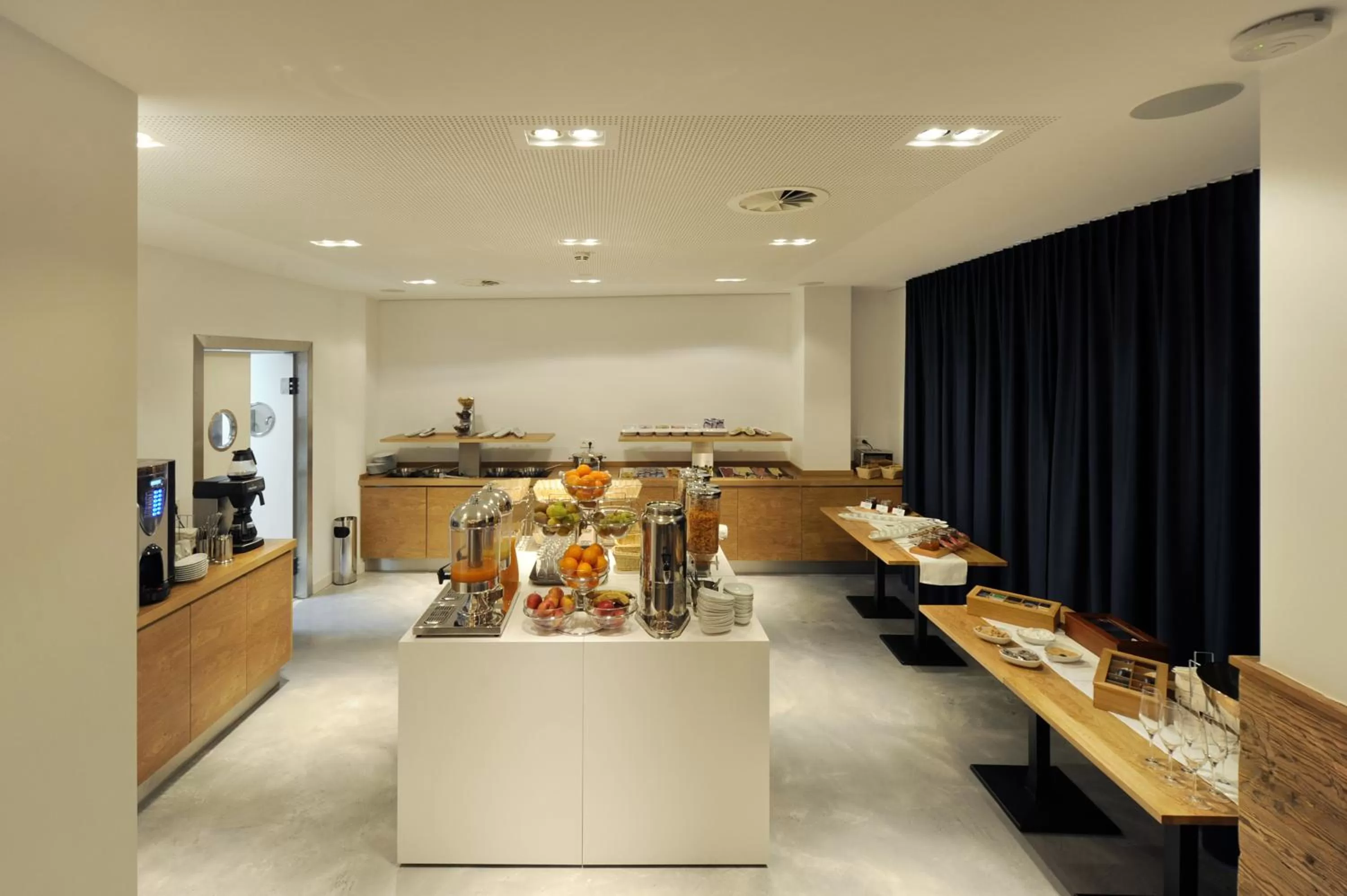 Food and drinks in Bayer 89 Vi Vadi Hotel